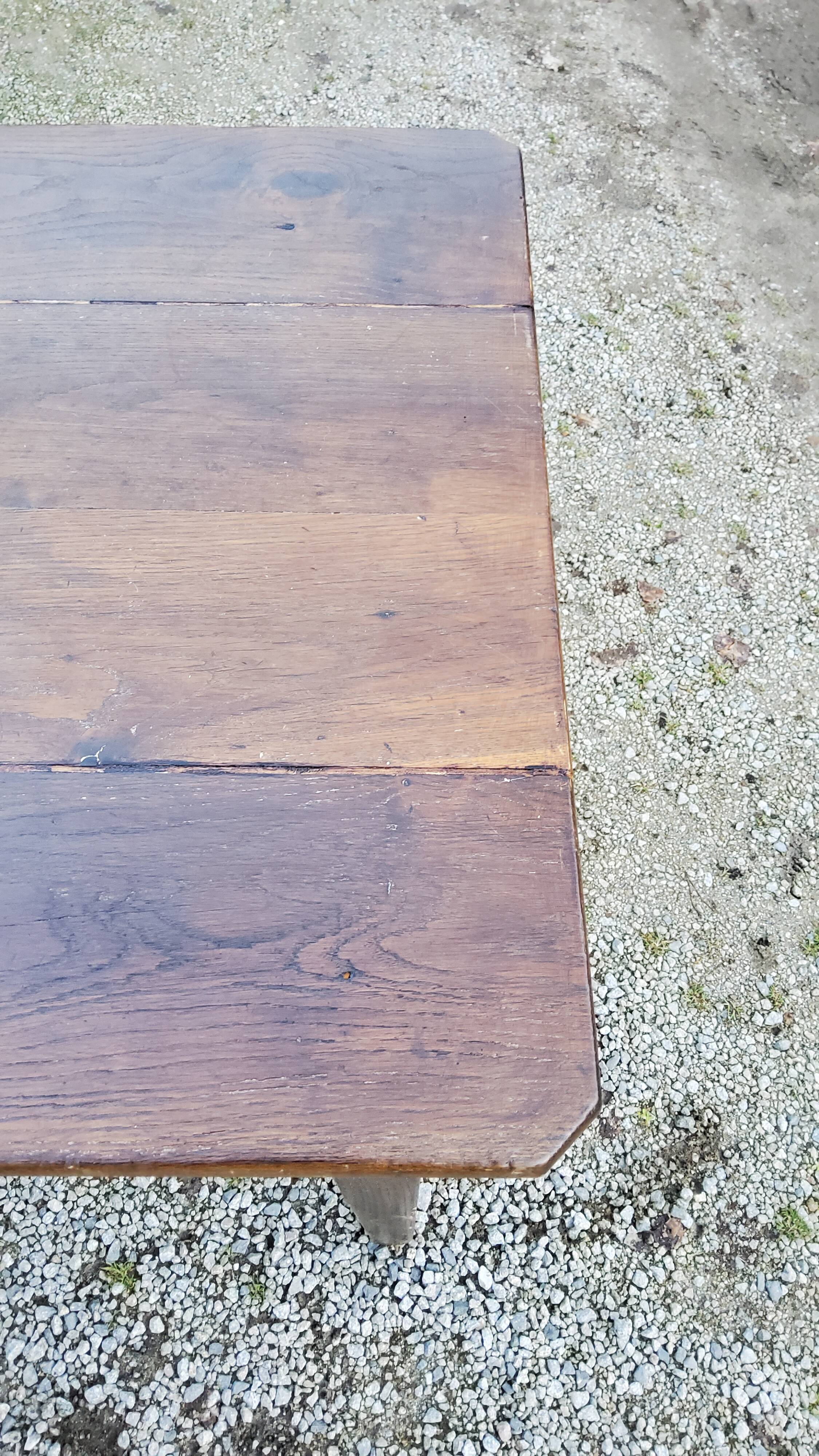 Farmhouse table in oak spindle legs nineteenth century