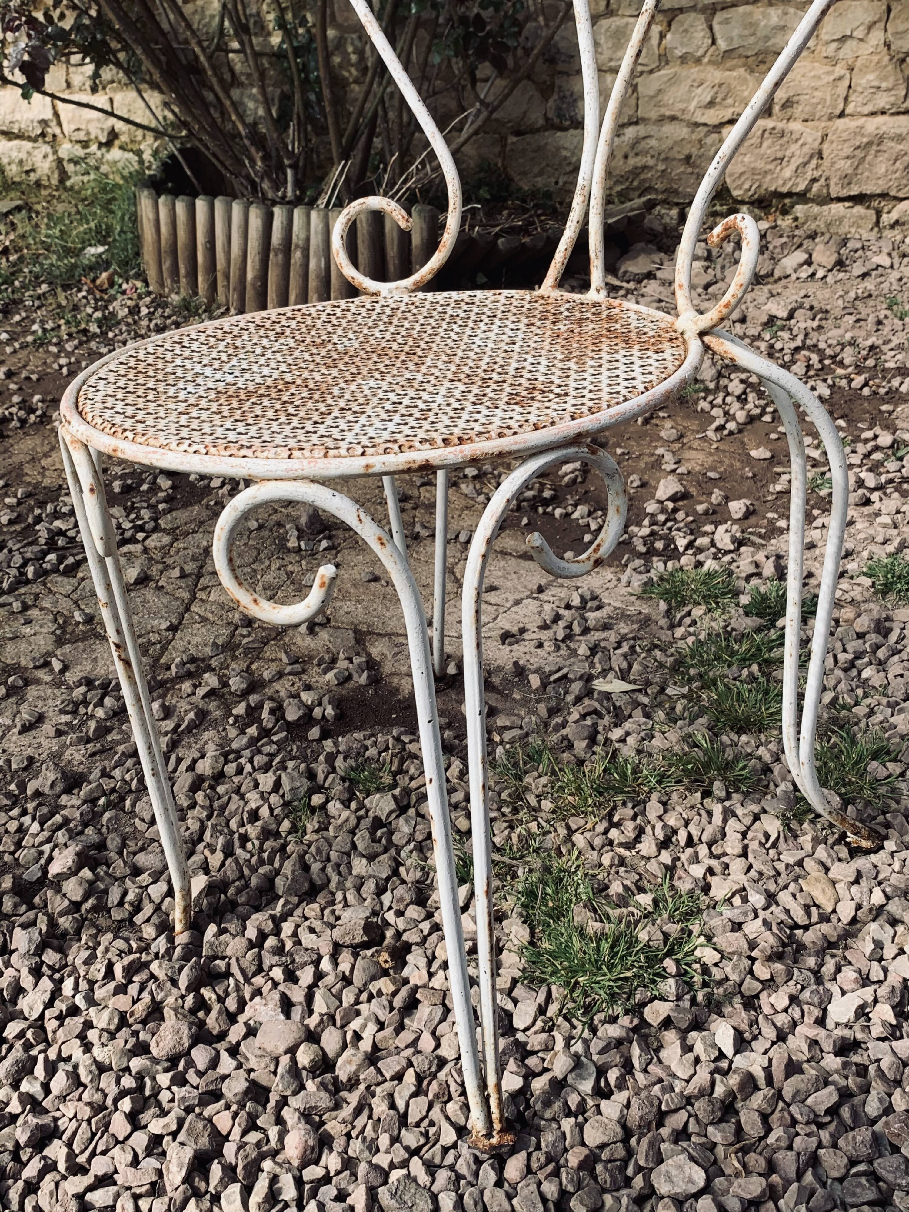 Salon de jardin blanc en fer forgé 2 chaises de jardin +  1 table
