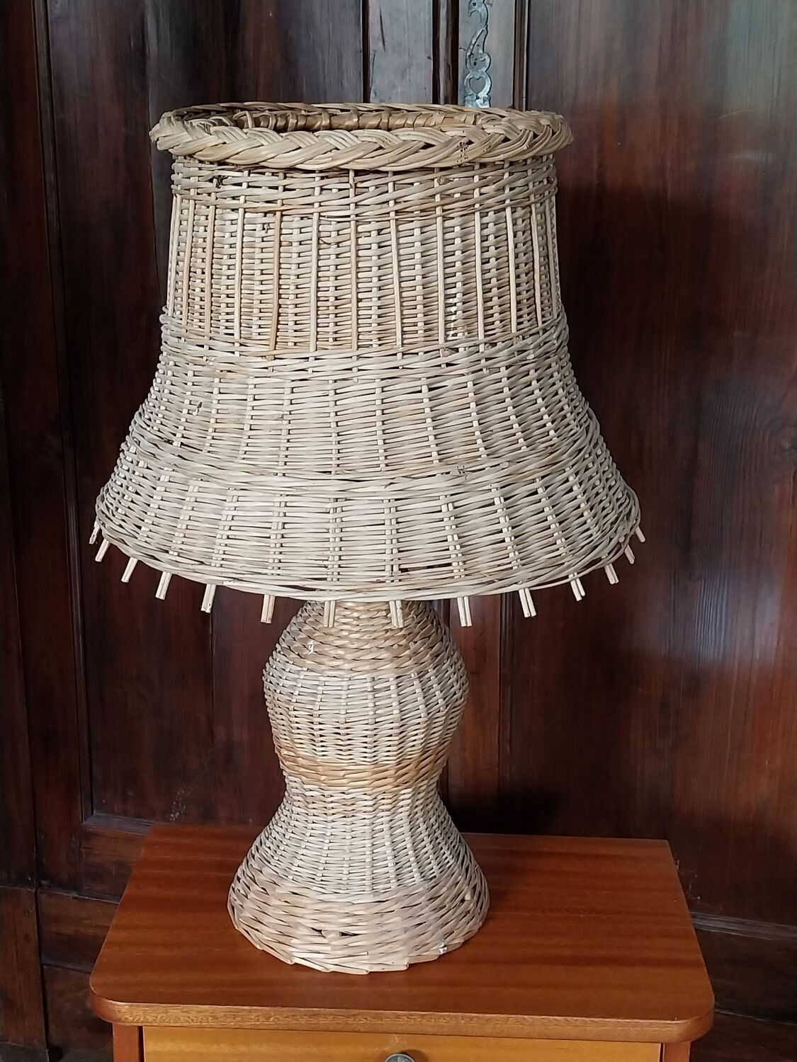 Rattan table lamp