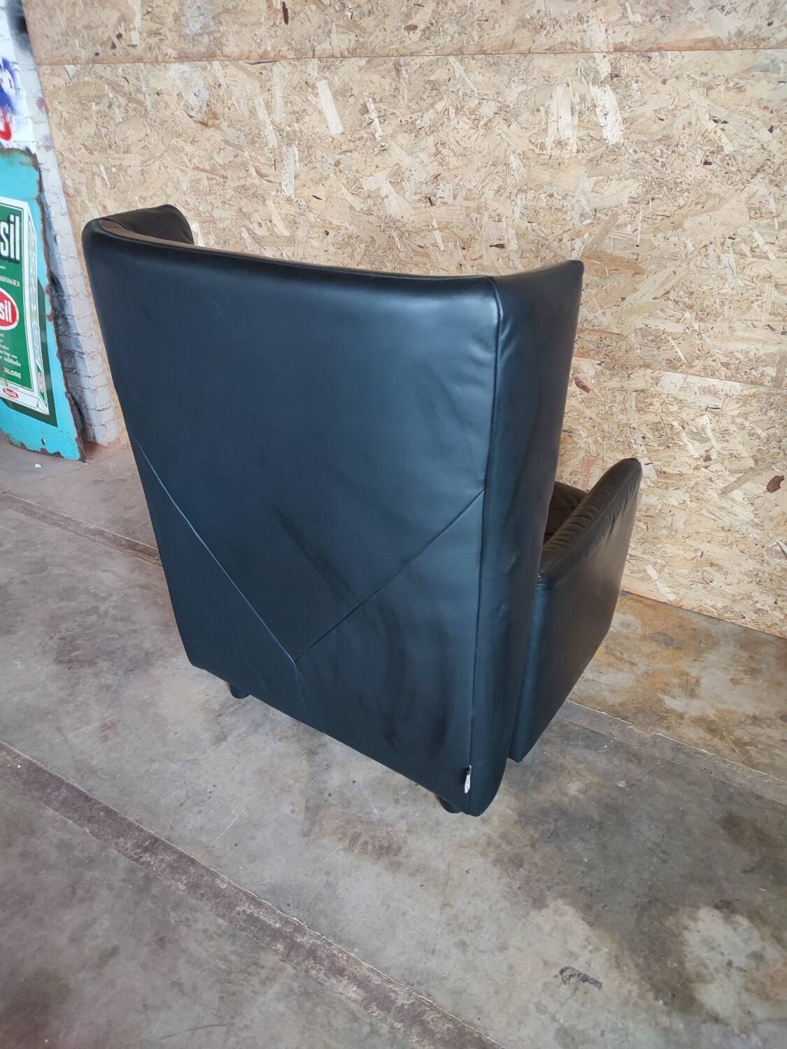 Leather club armchair from the Roset brand