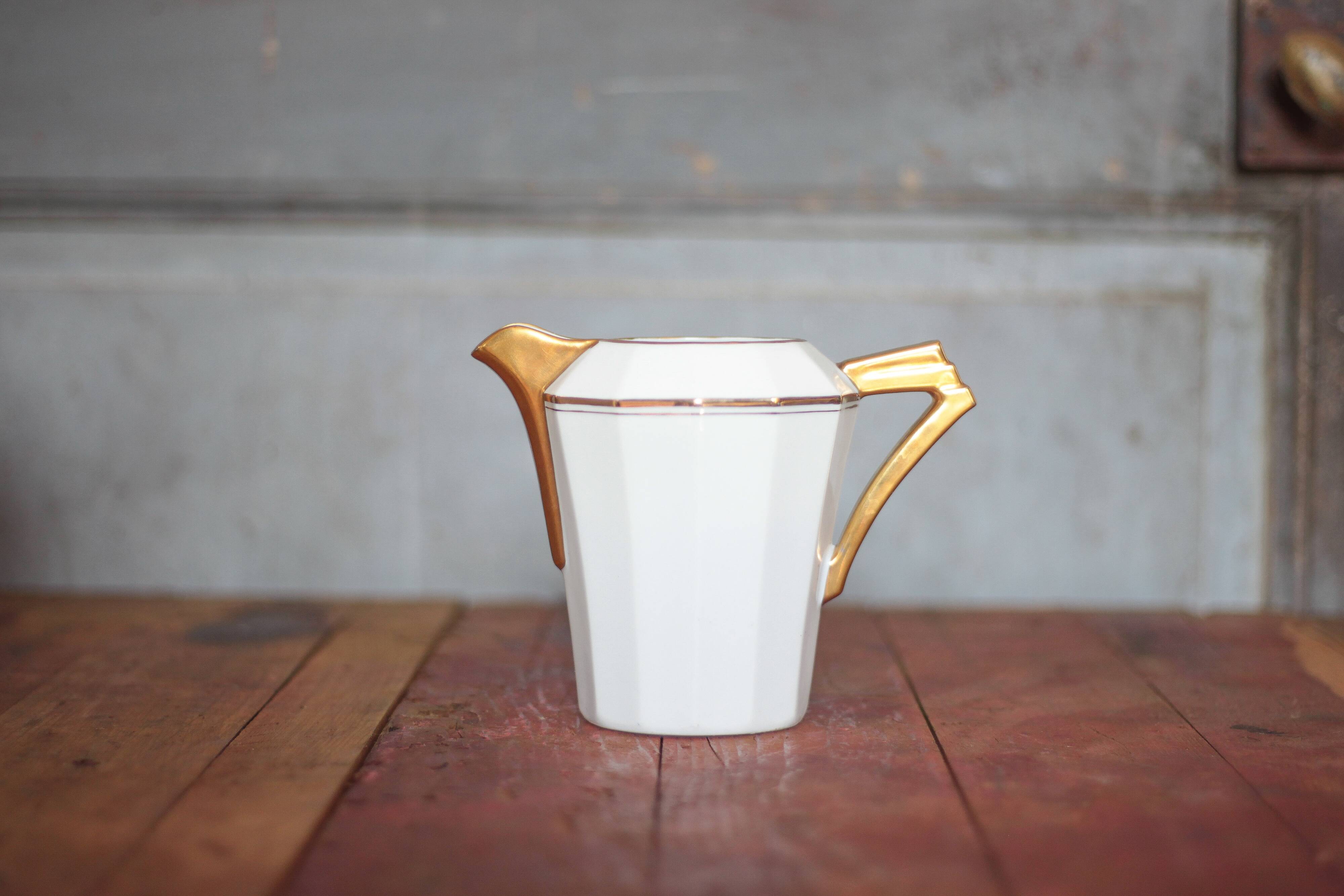 Art Deco porcelain tea service from Limoges, sugar bowl and milk jug, kitchen.