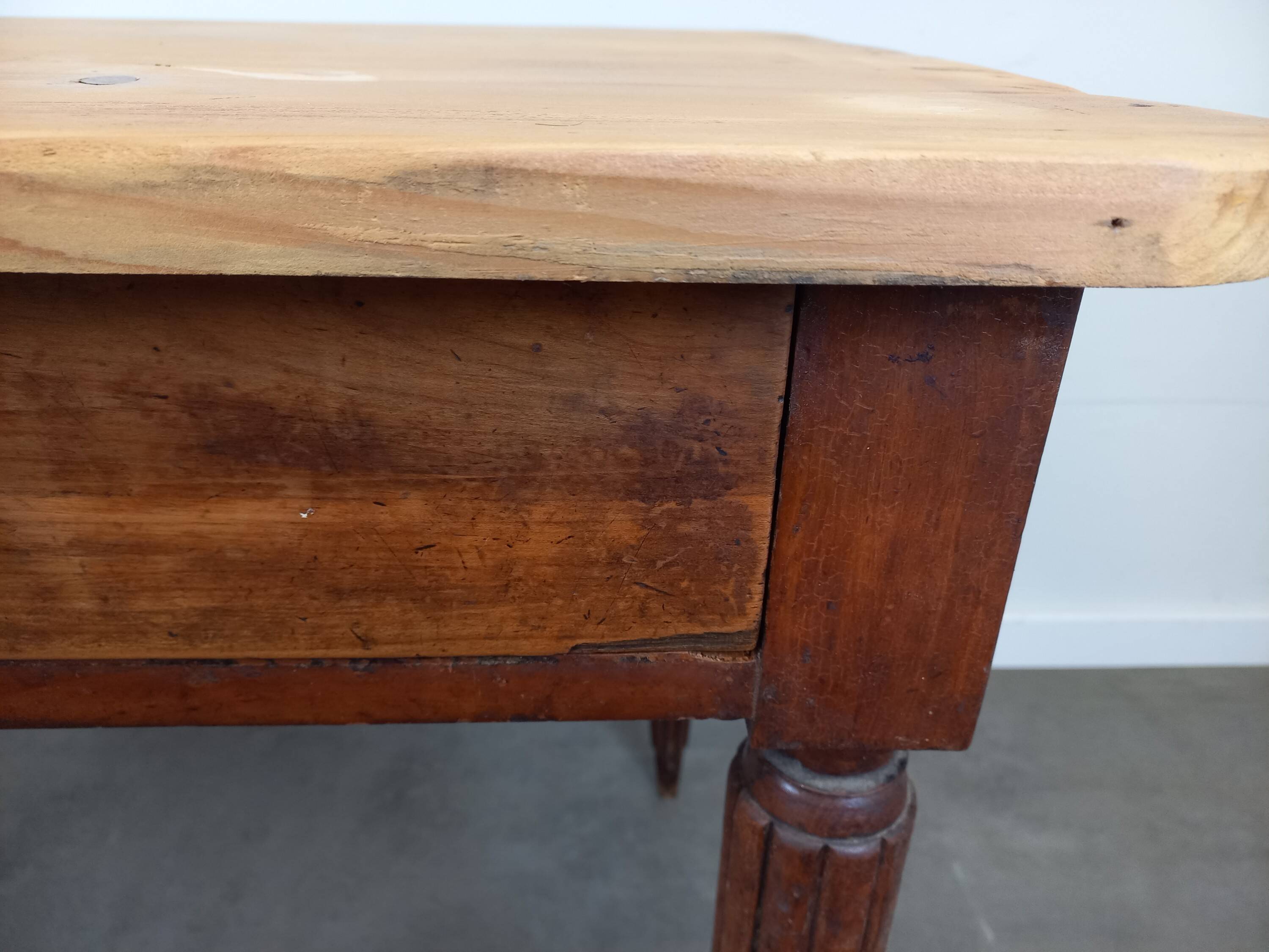 Farmhouse table with drawers
