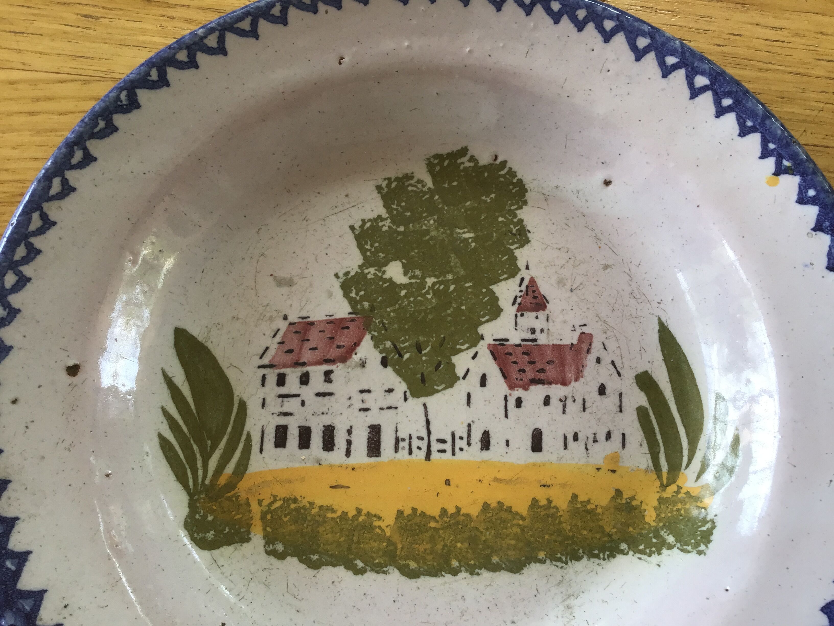 Hollow plate earthenware of Charolles