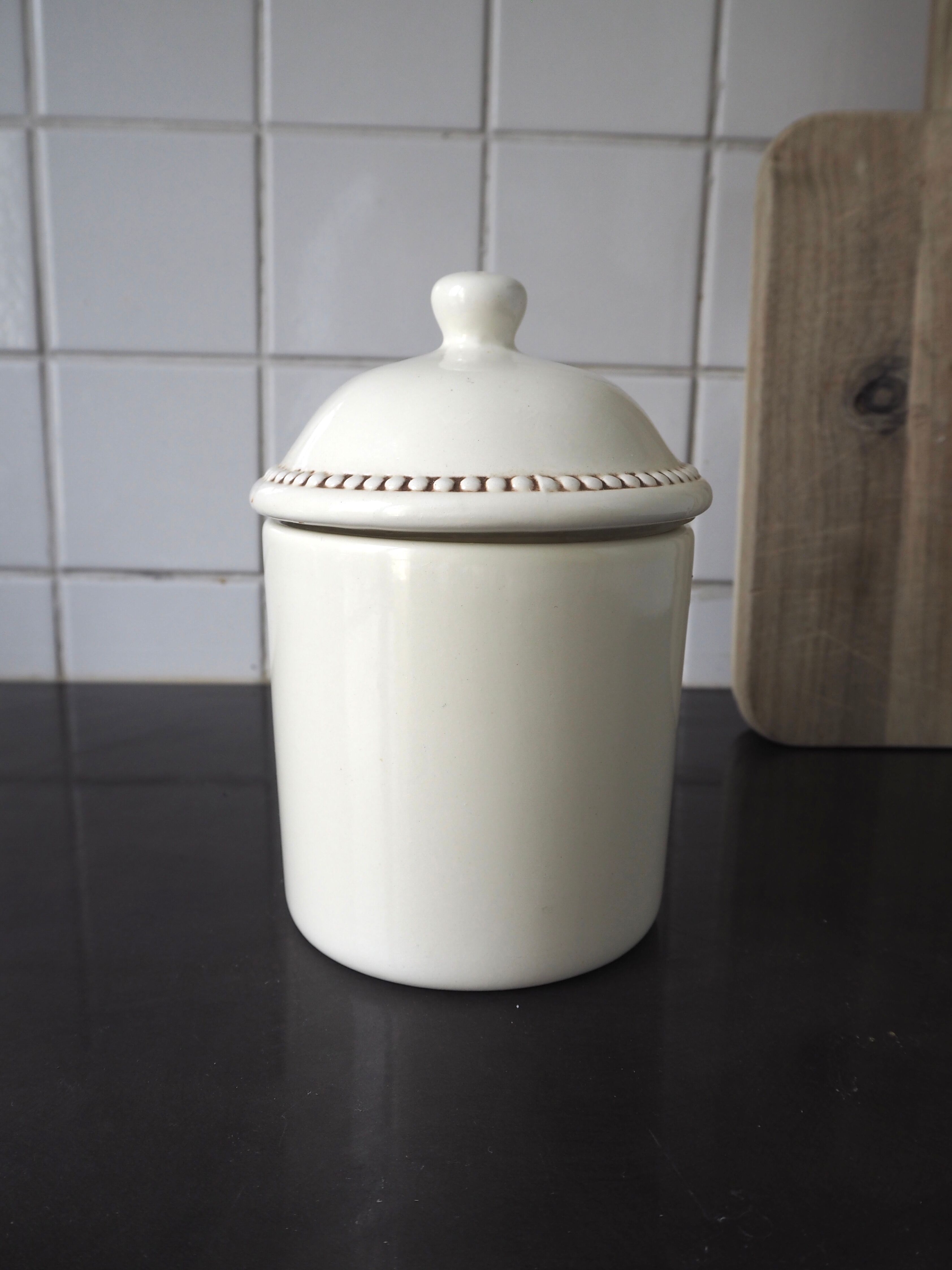 Ceramic pot with lid