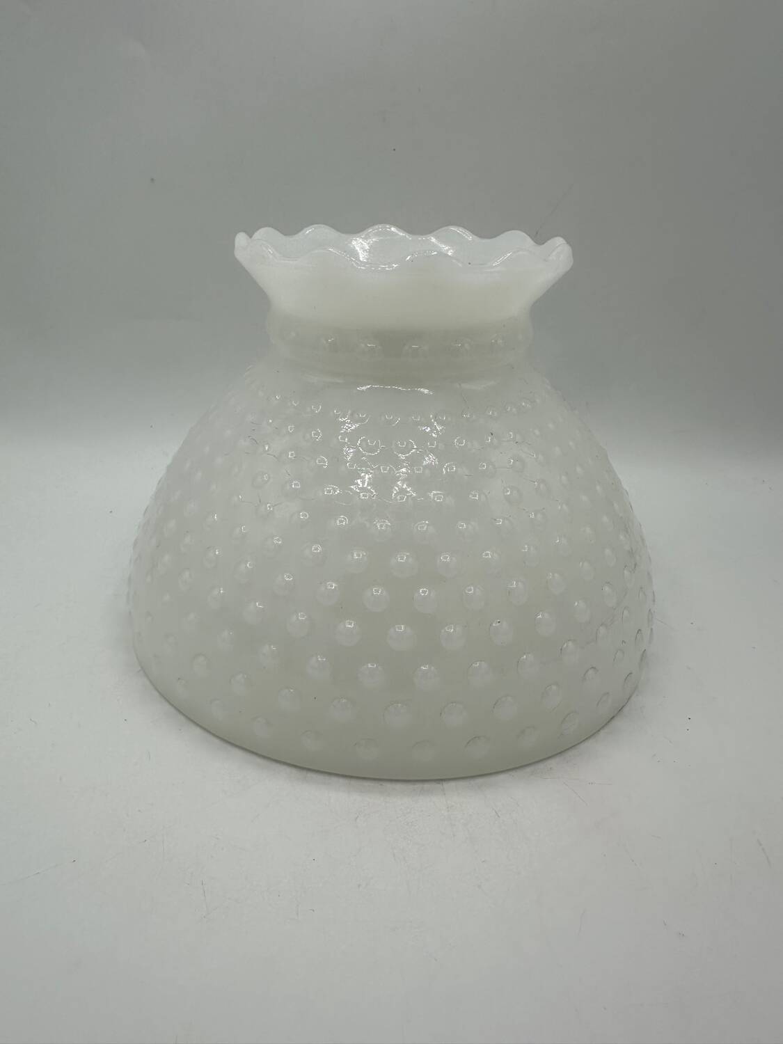 Opaline globe suspension