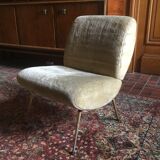 Beige velvet Pelfran Kiss chair