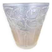 Superbe vase Art nouveau en verre pressé moulé givré à décors de feuillage