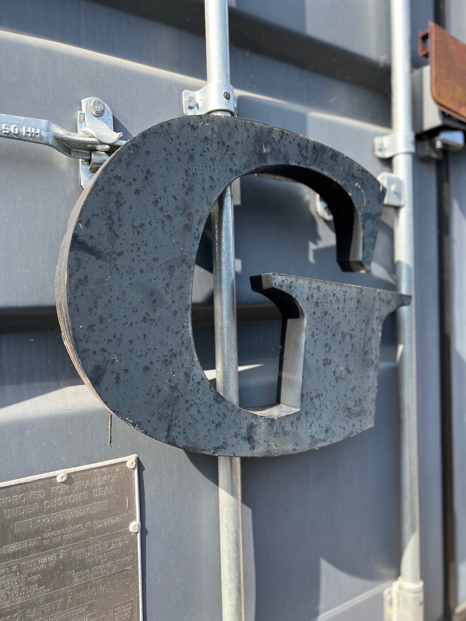 Letter g in galvanized metal height 45 cm