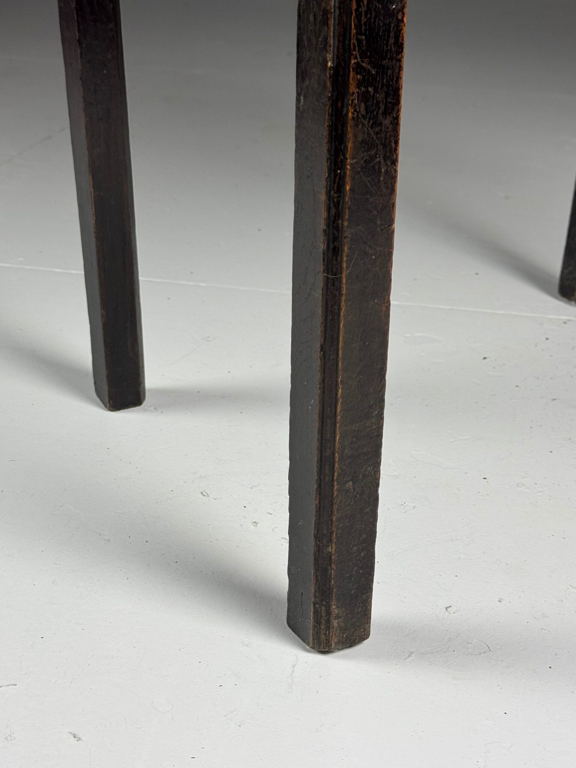 Table anglaise du XVIIe siècle