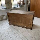Central island trading counter in walnut