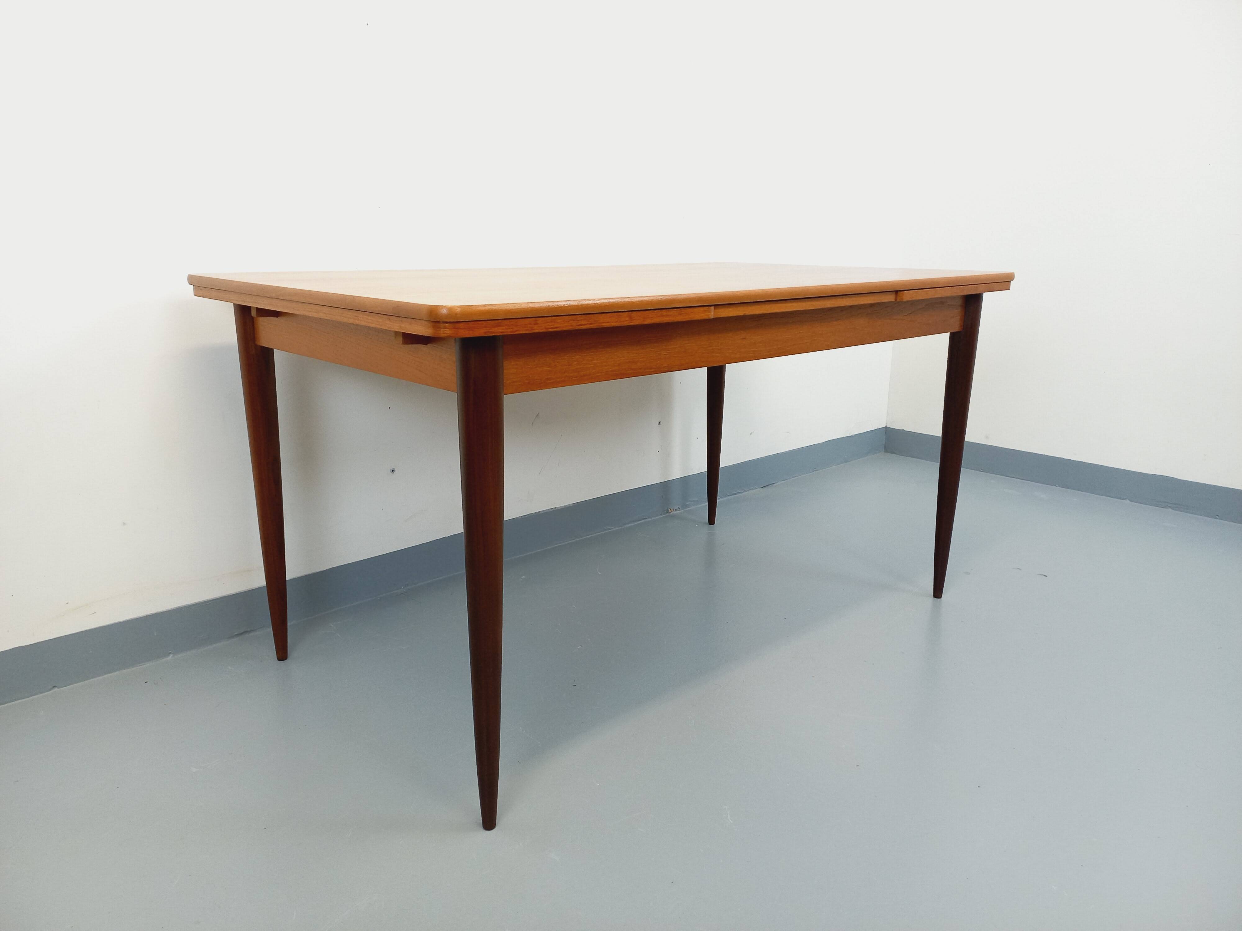 Table à manger rectangulaire style scandinave vintage des années 50 60 teck