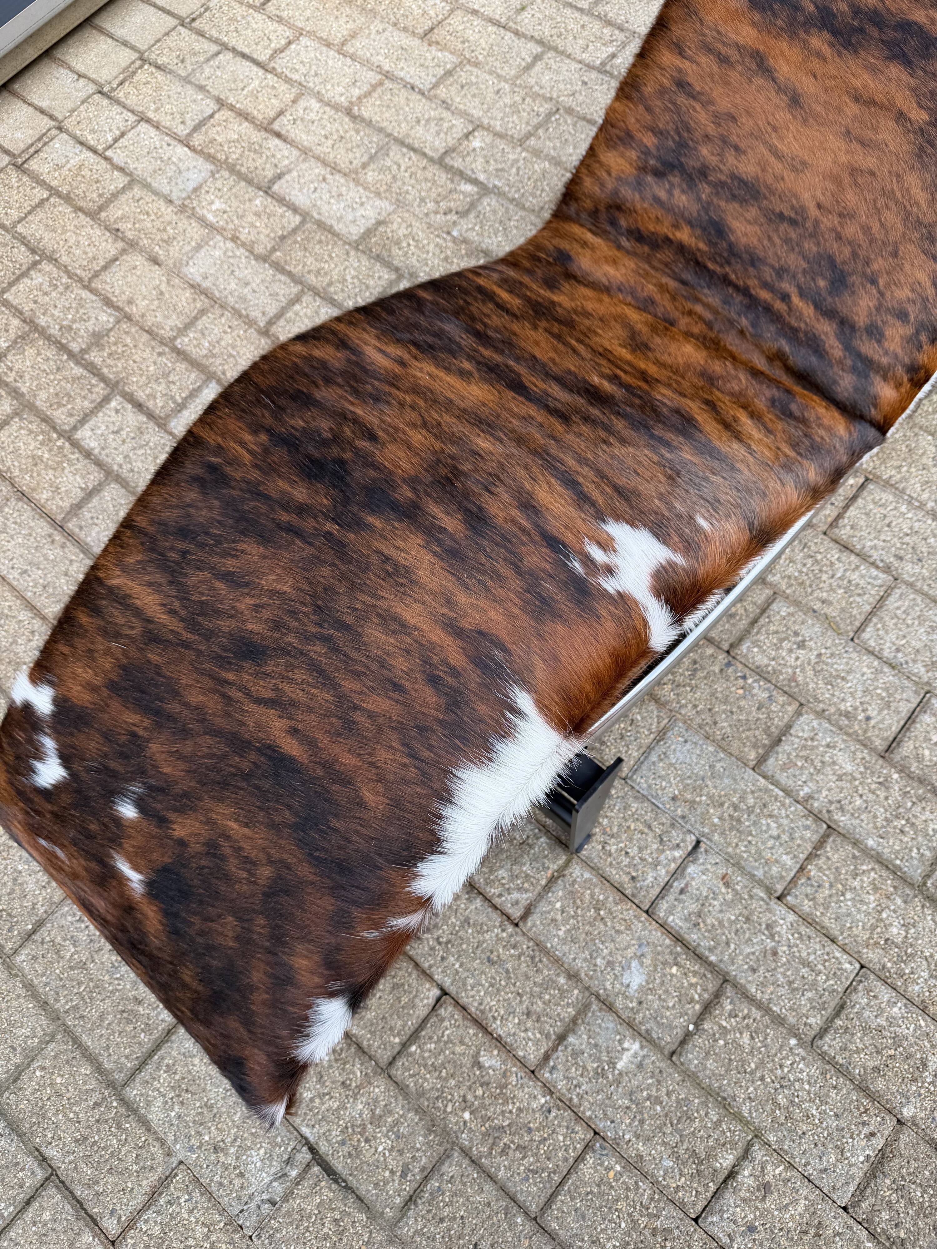Cassina LC4 Le Corbusier original (signed) in cowhide, in new condition.