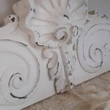 Wooden pediment patinated in chalk