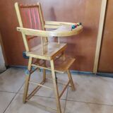 Chaise haute enfant en bois vintage