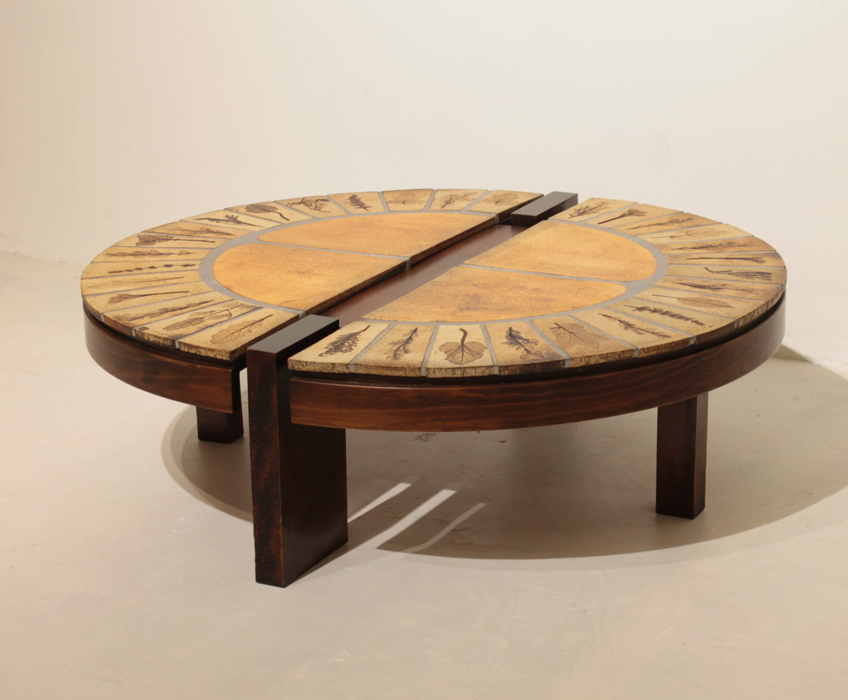 Round coffee table herbarium Roger Capron, Vallauris - ceramic and wooden structure