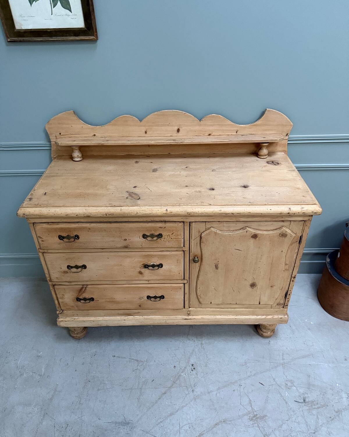 Large English chest of drawers (renovated)