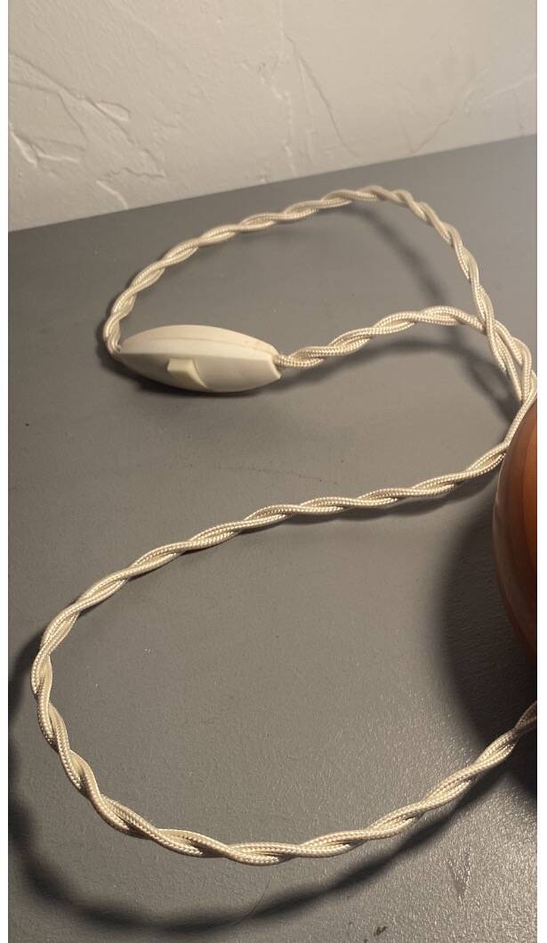 Lampe bois trompe l’œil, câble tissu, abat-jour