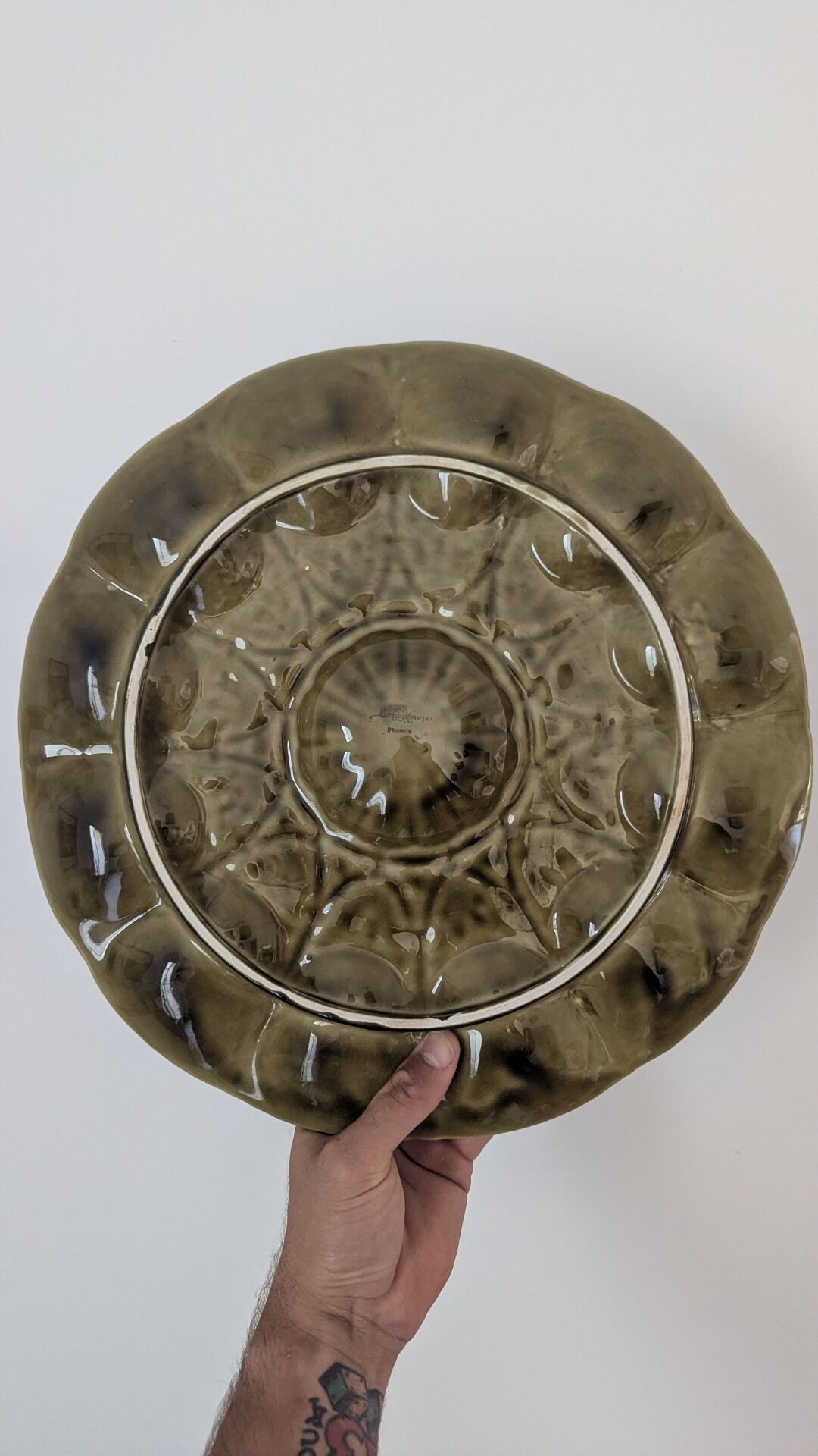 Oyster service Sarreguemines in barbotine – 12 plates + large bowl