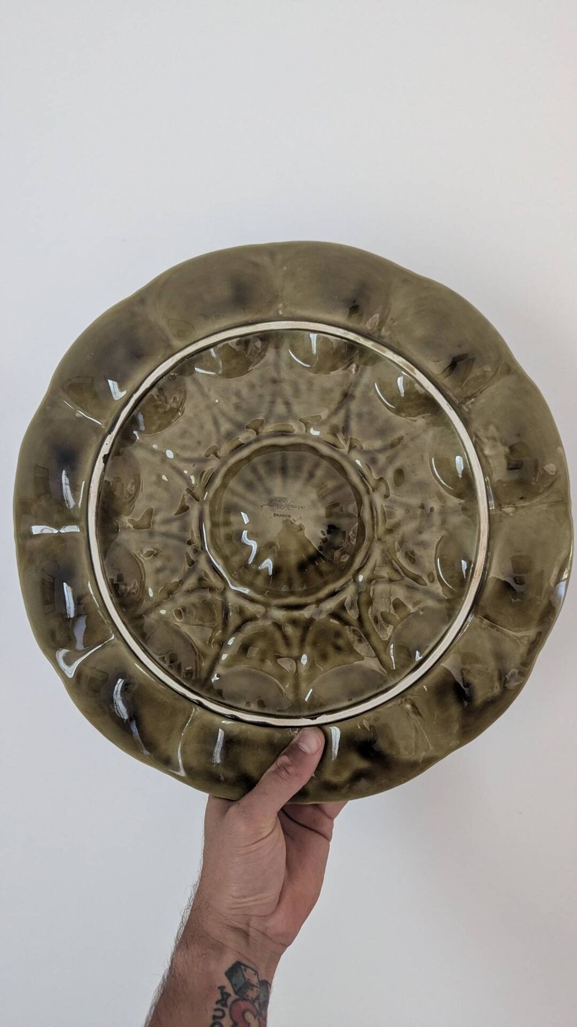Oyster service Sarreguemines in barbotine – 12 plates + large bowl