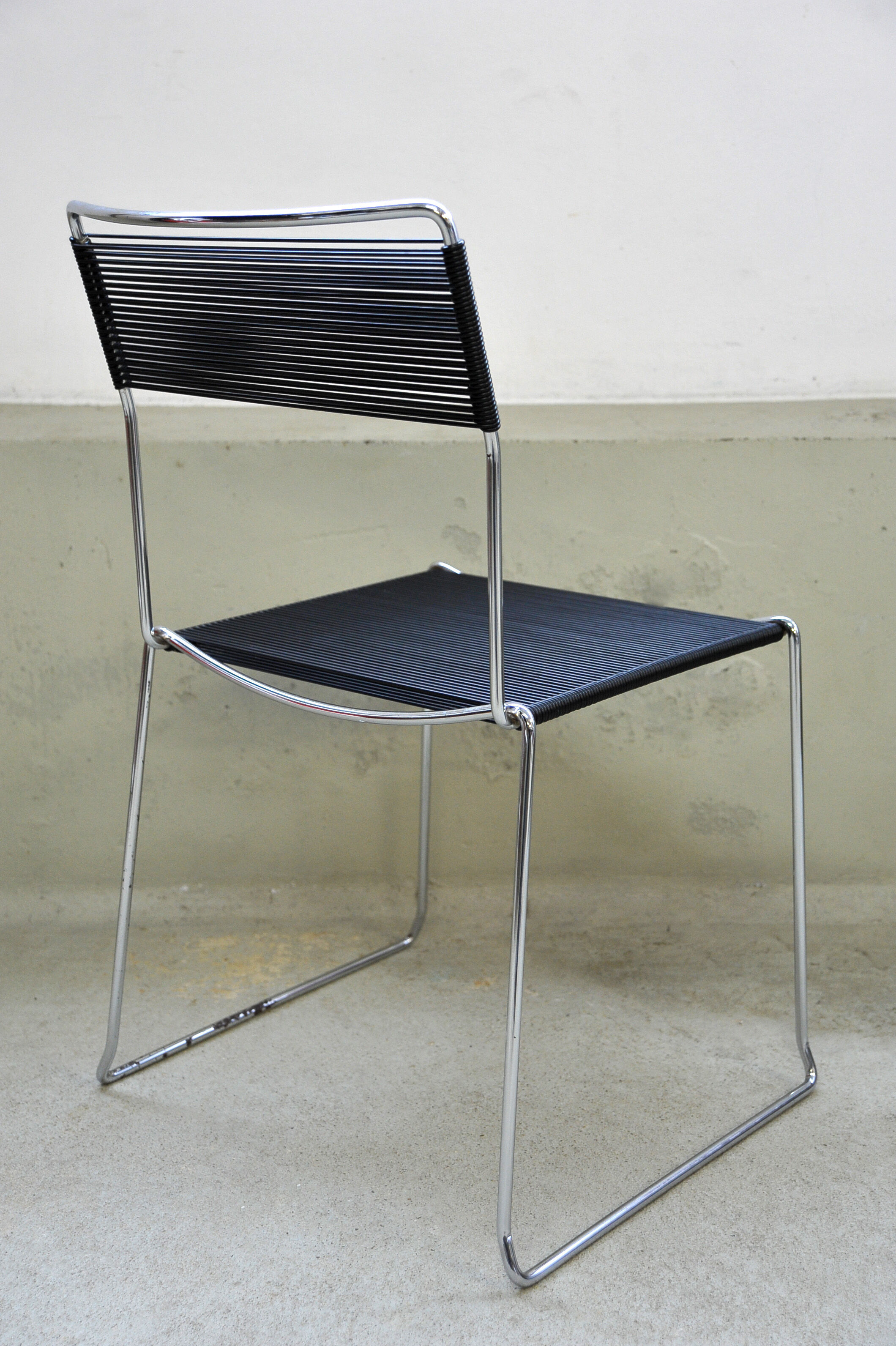 Chair black scoubidou design