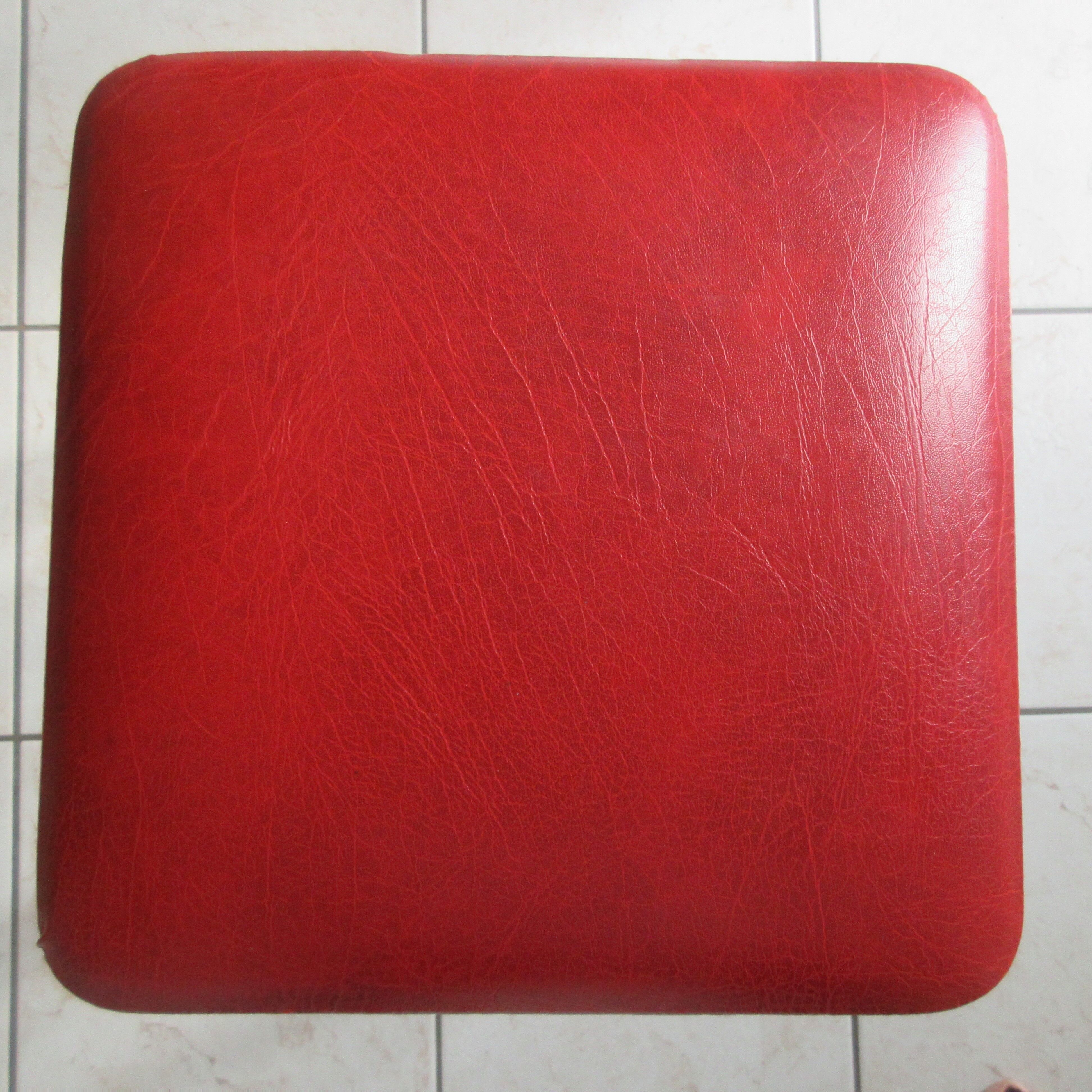red stool in skai