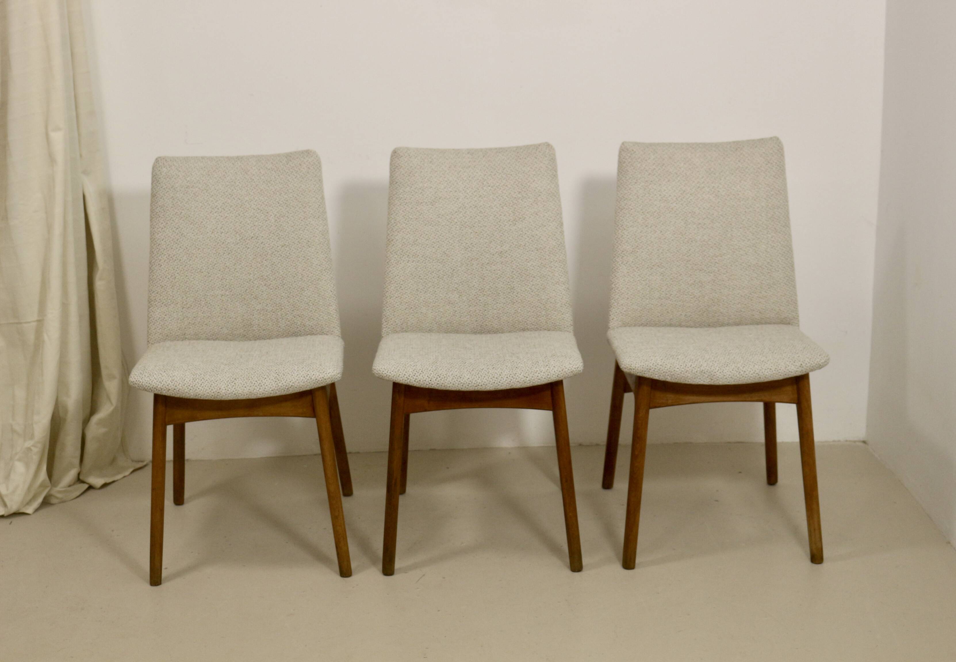 Lot 3 chaises scandinave année 60 en hêtres ref Jack