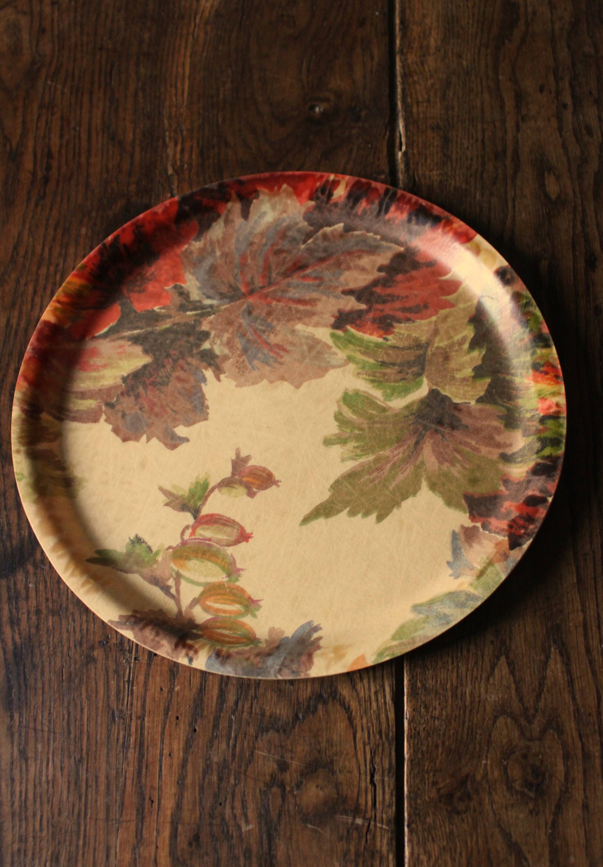 Round unbreakable plastic tray with vintage foliage