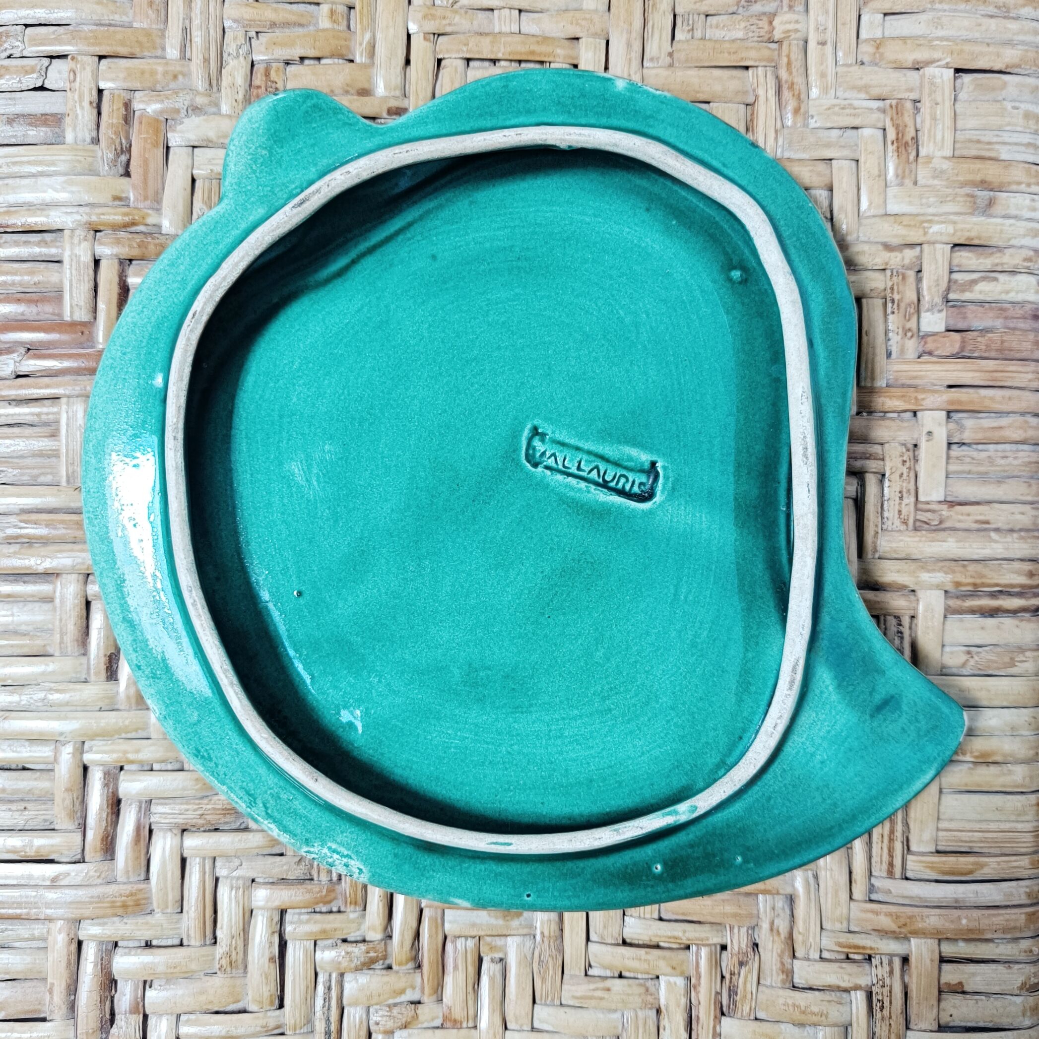Vallauris green leaf bowl, empty pocket