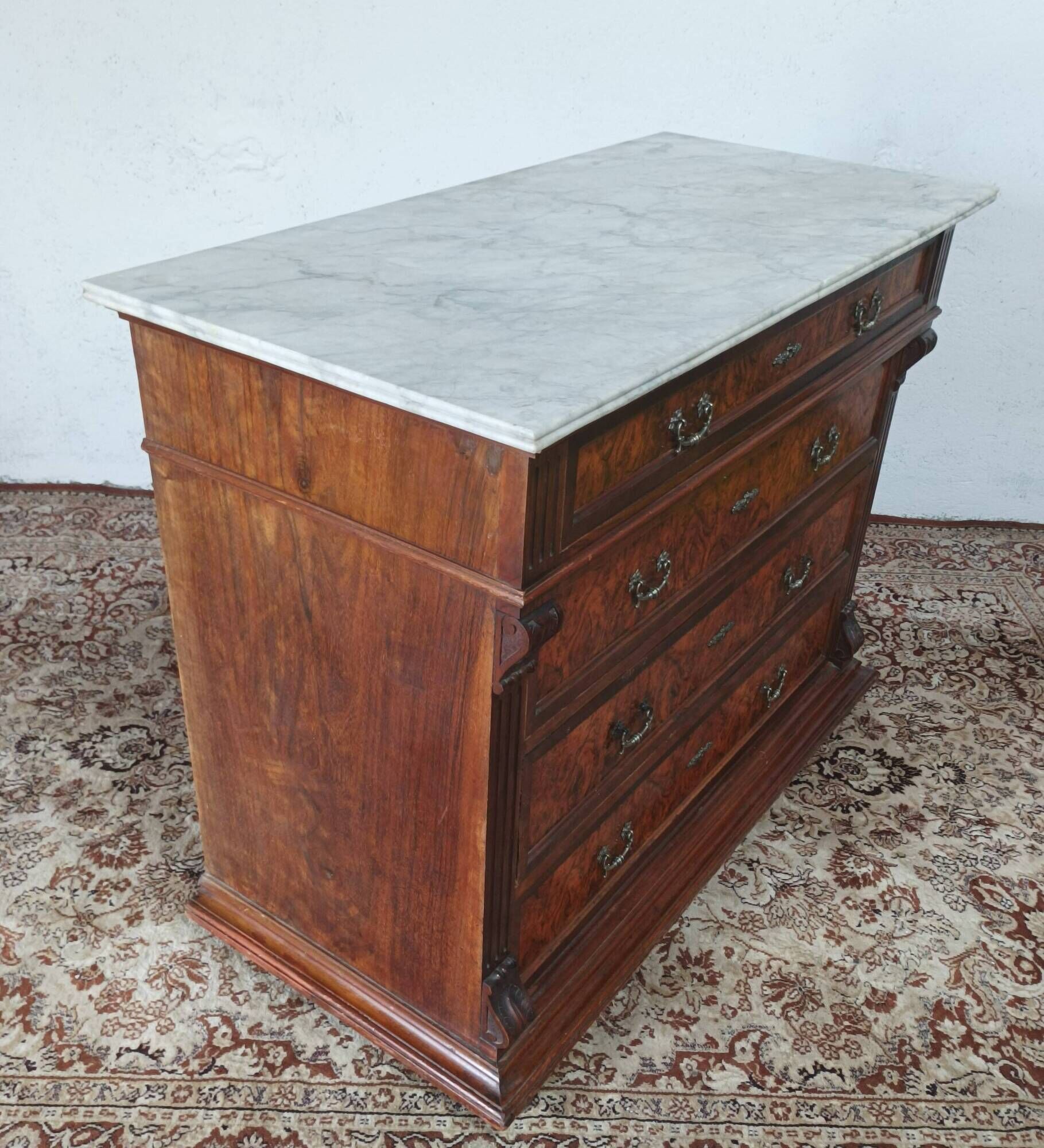 Neo-Renaissance Henri II chest of drawers in walnut burr