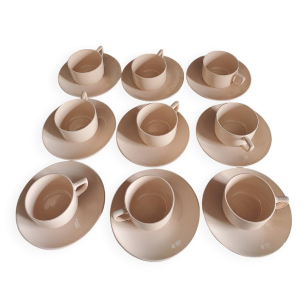 Lot de tasses et de soucoupes