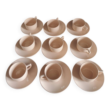 Lot de tasses et de soucoupes