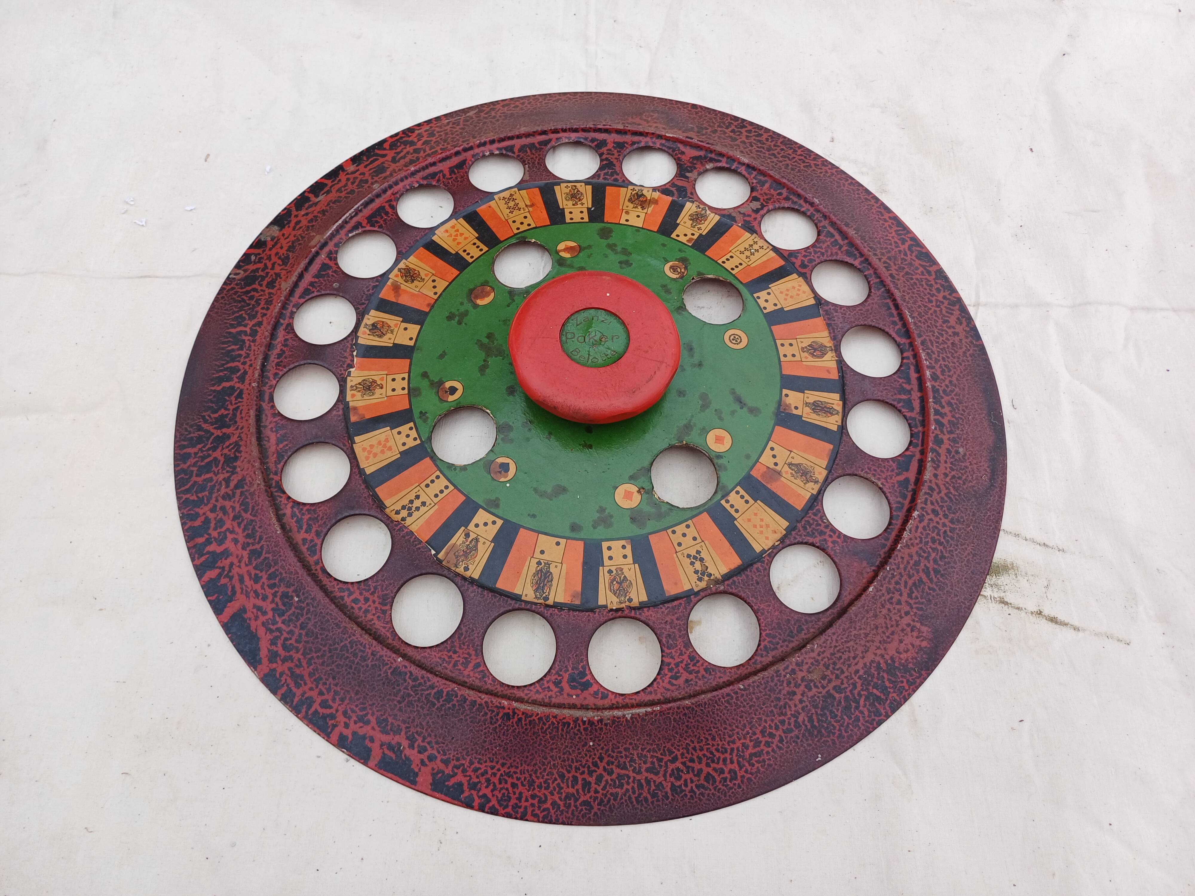 Old billiard roulette game "zanzi"