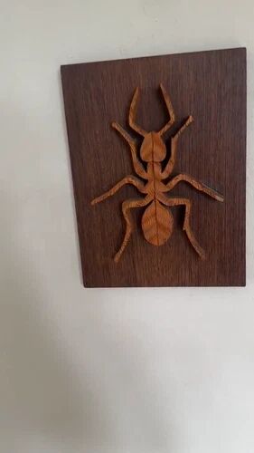 Plaque décorative en bois avec motif d'insecte