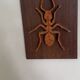 Plaque décorative en bois avec motif d'insecte