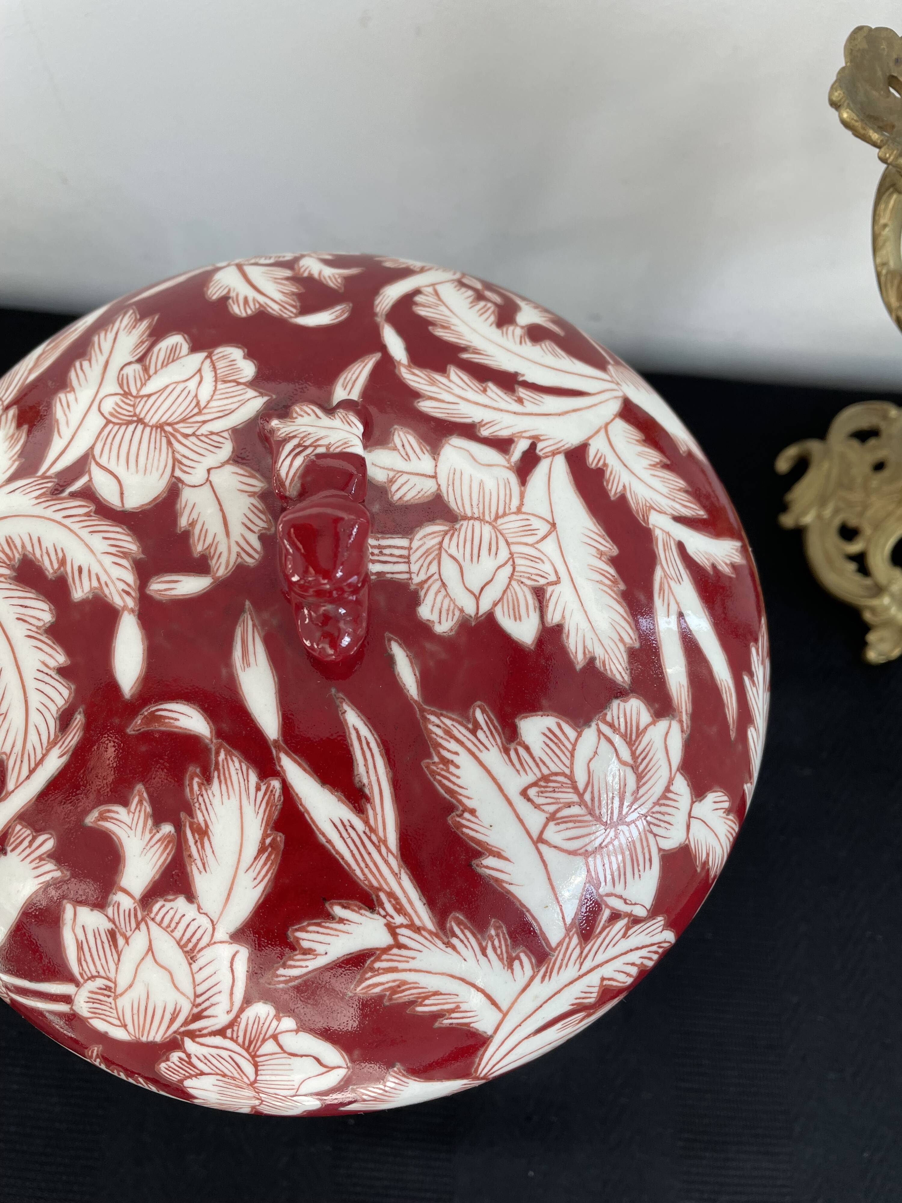 Chinese pot-cover - red - Chinese decoration of plants and flowers - China
