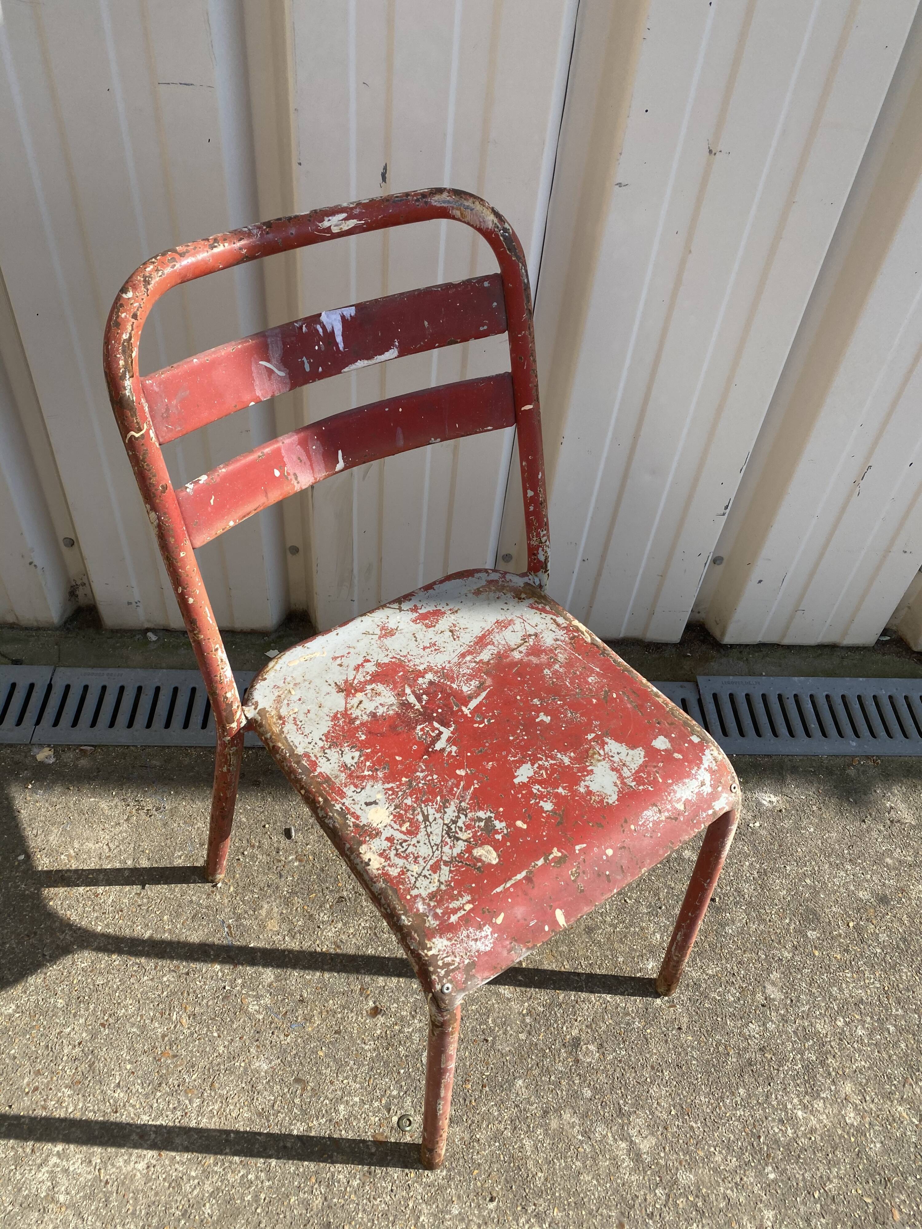 Chaise tolix rouge ancienne