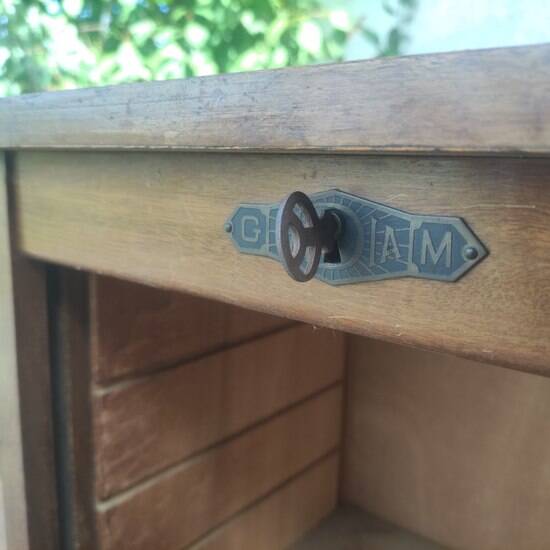 Double filing cabinet, curtain cabinet