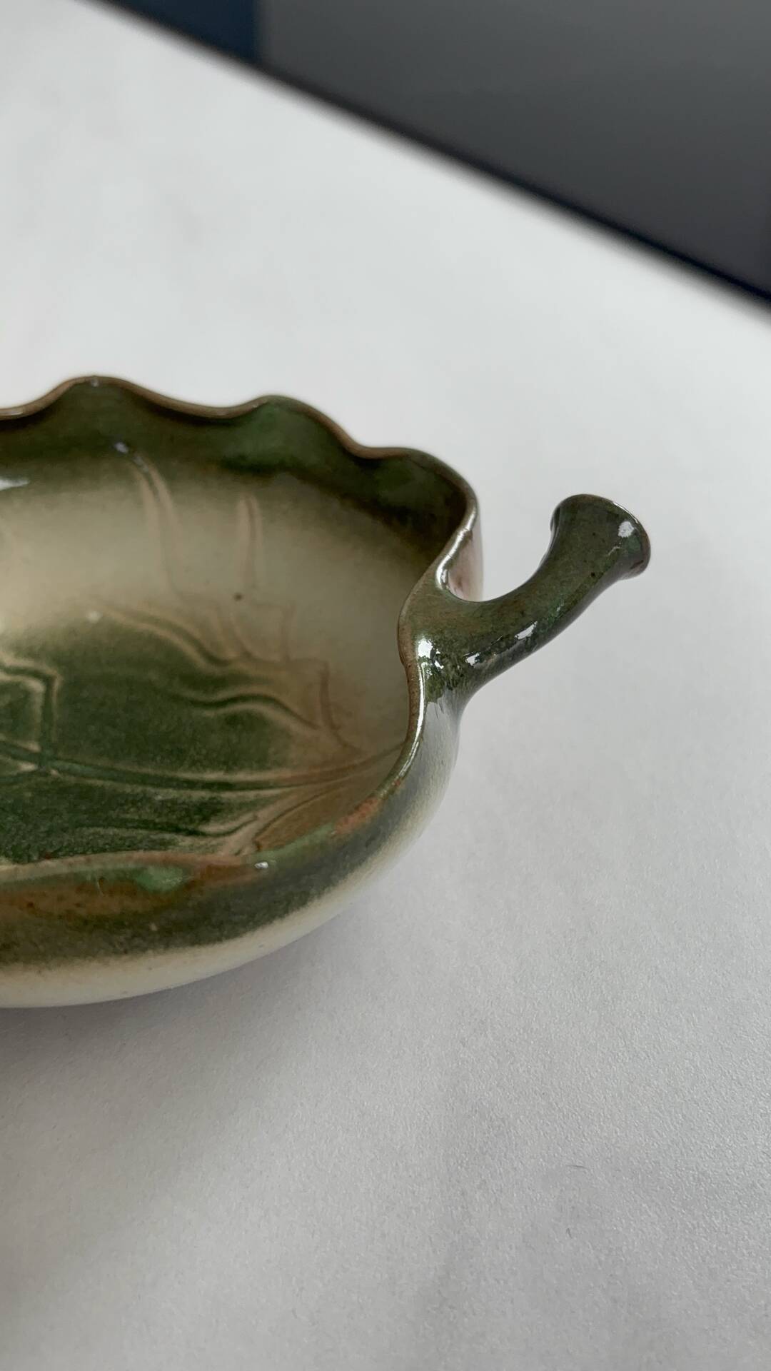 Set of 3 vintage ceramic leaf-shaped dishes, catchalls.