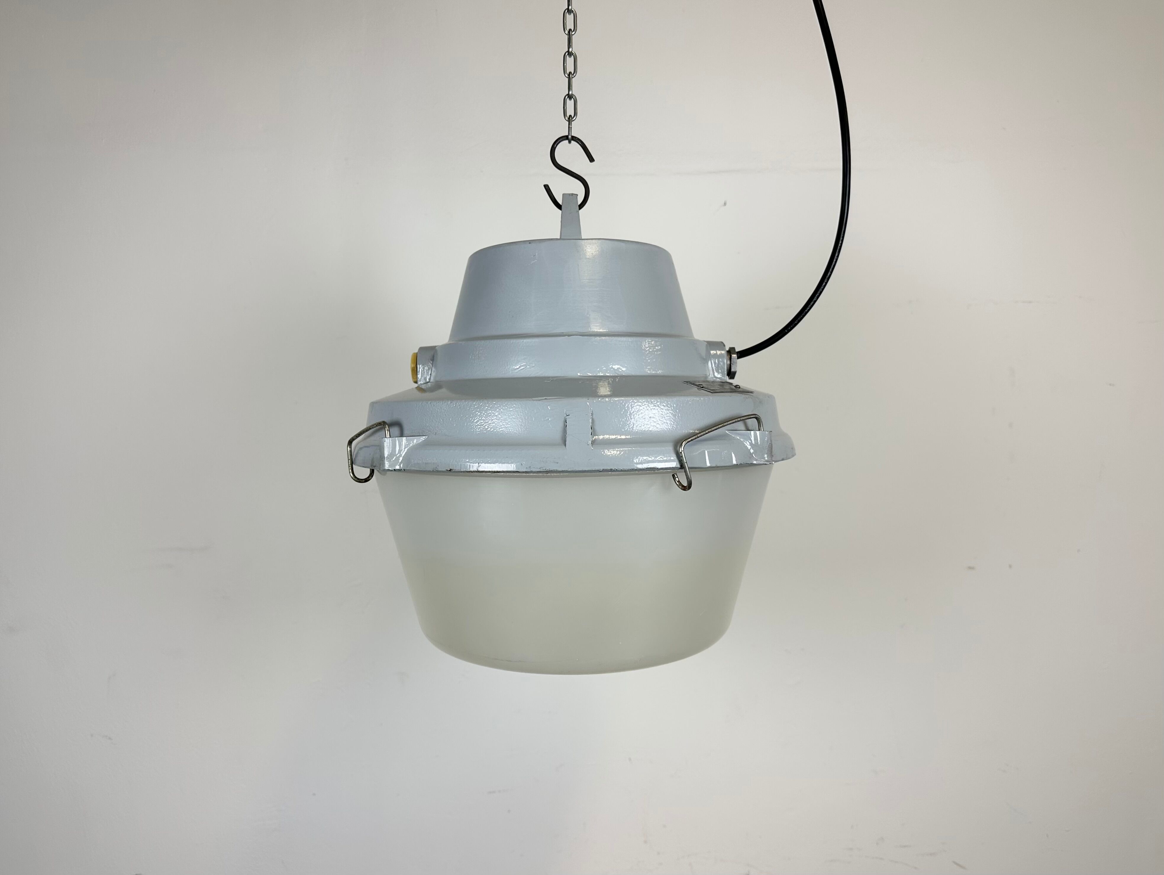 Grey Industrial Cast Aluminium Pendant Lamp, 1980s
