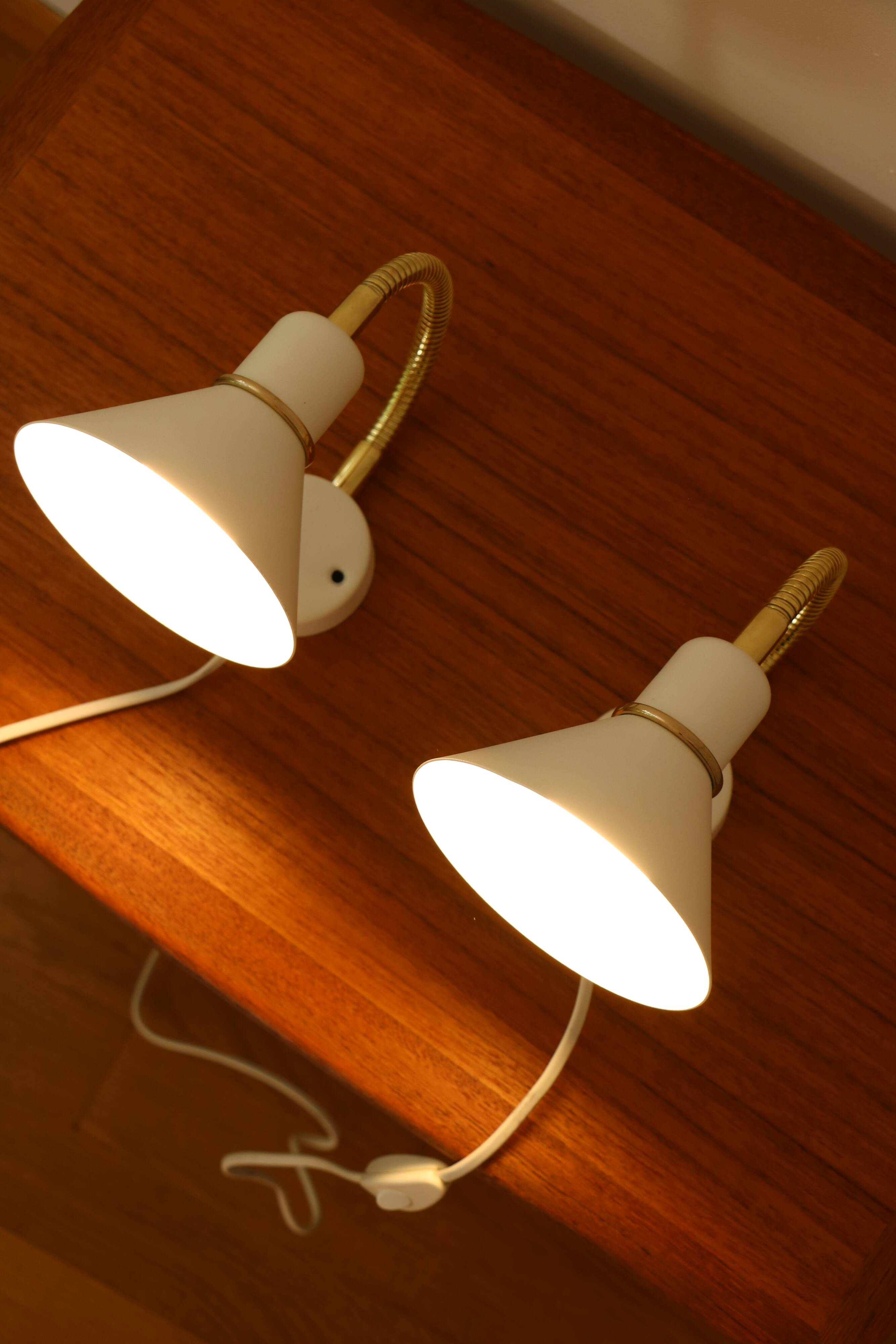 Pair of Scandinavian wall lights in white metal and gold metal