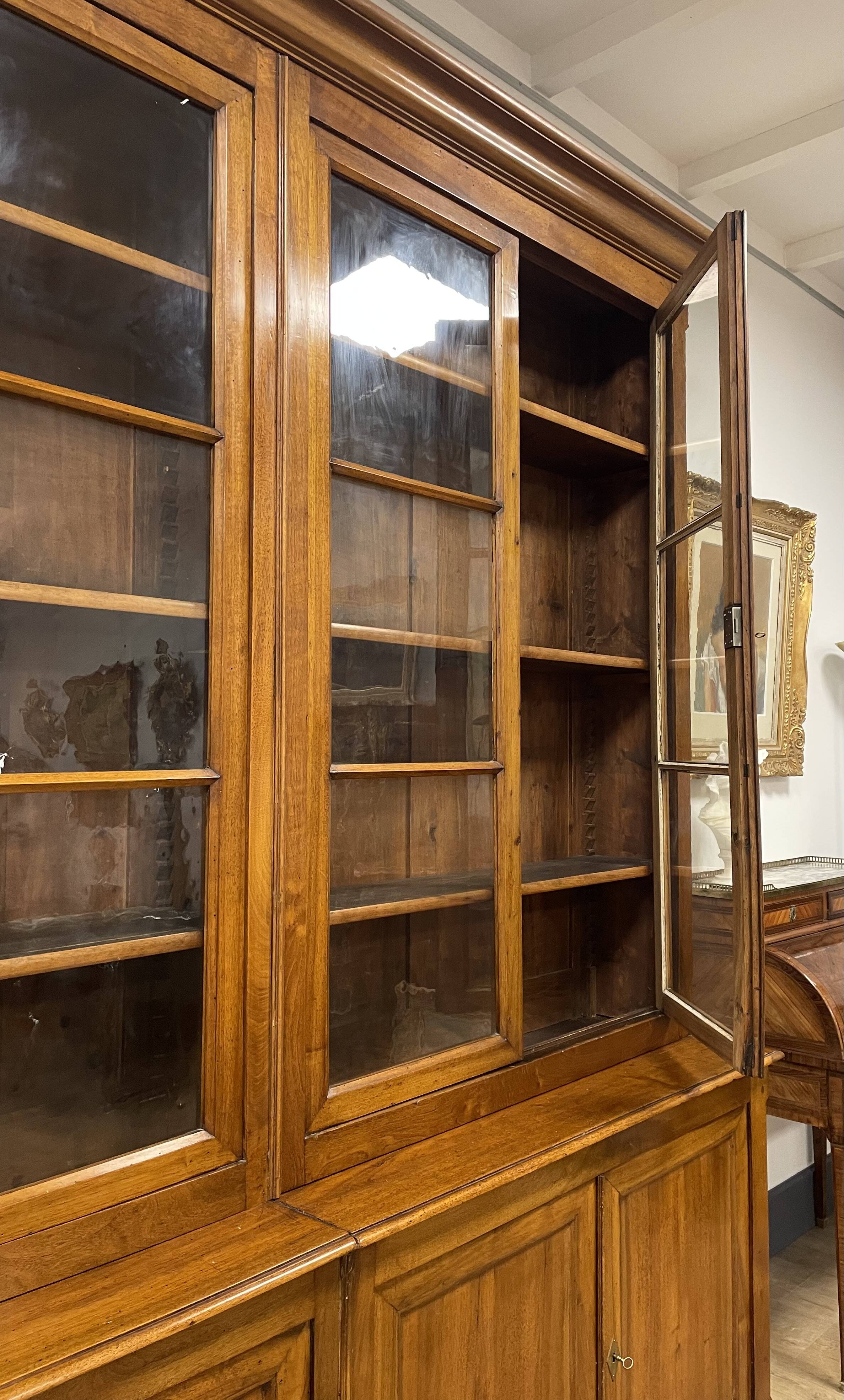 Large walnut bookcase from the end of the 19th century