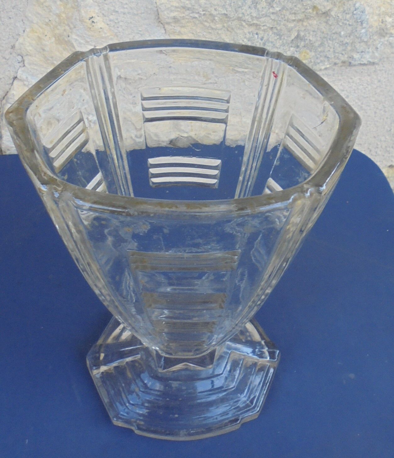 Art Deco vase in cut glass