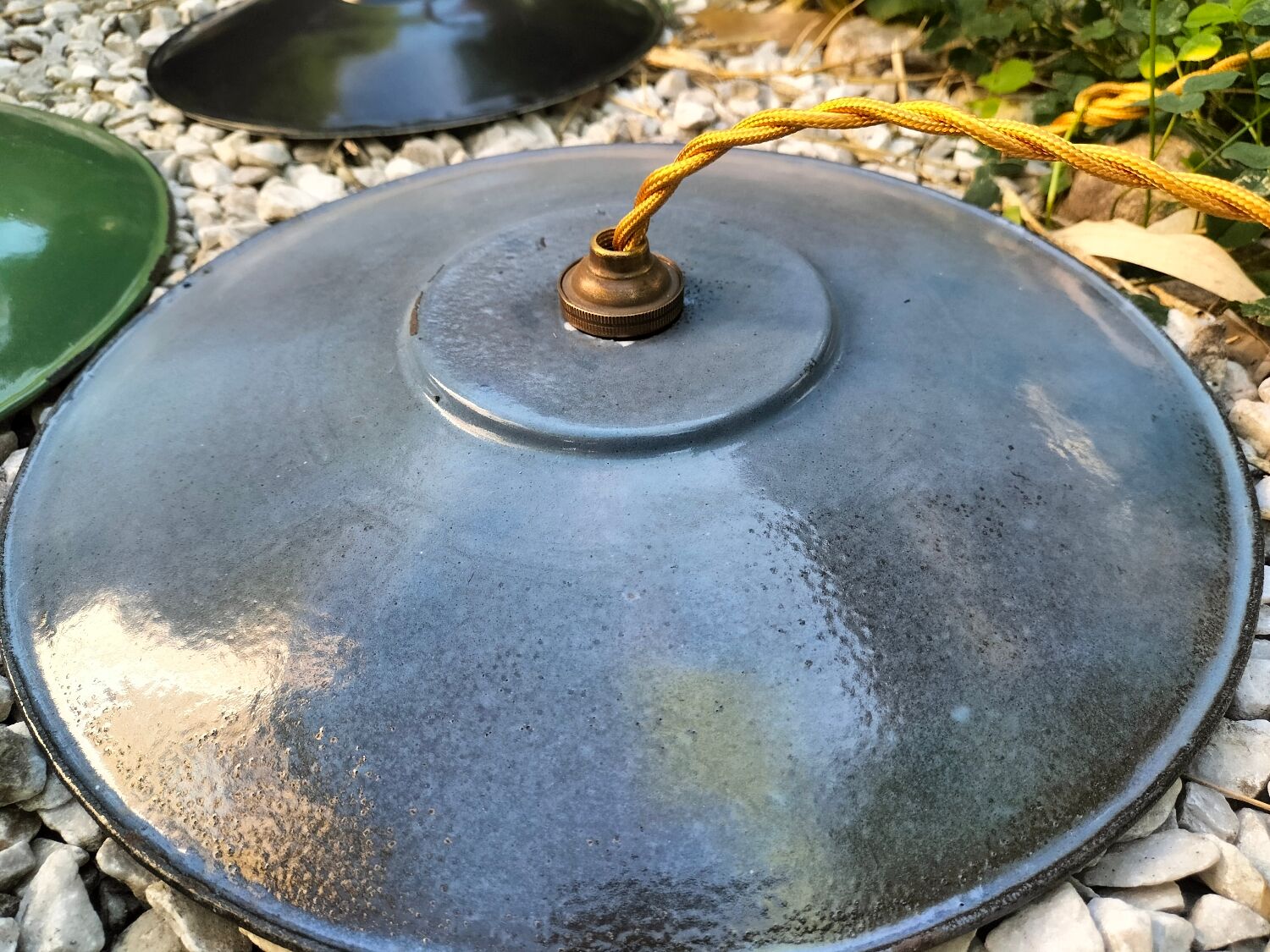 3 suspensions en tôles émaillées