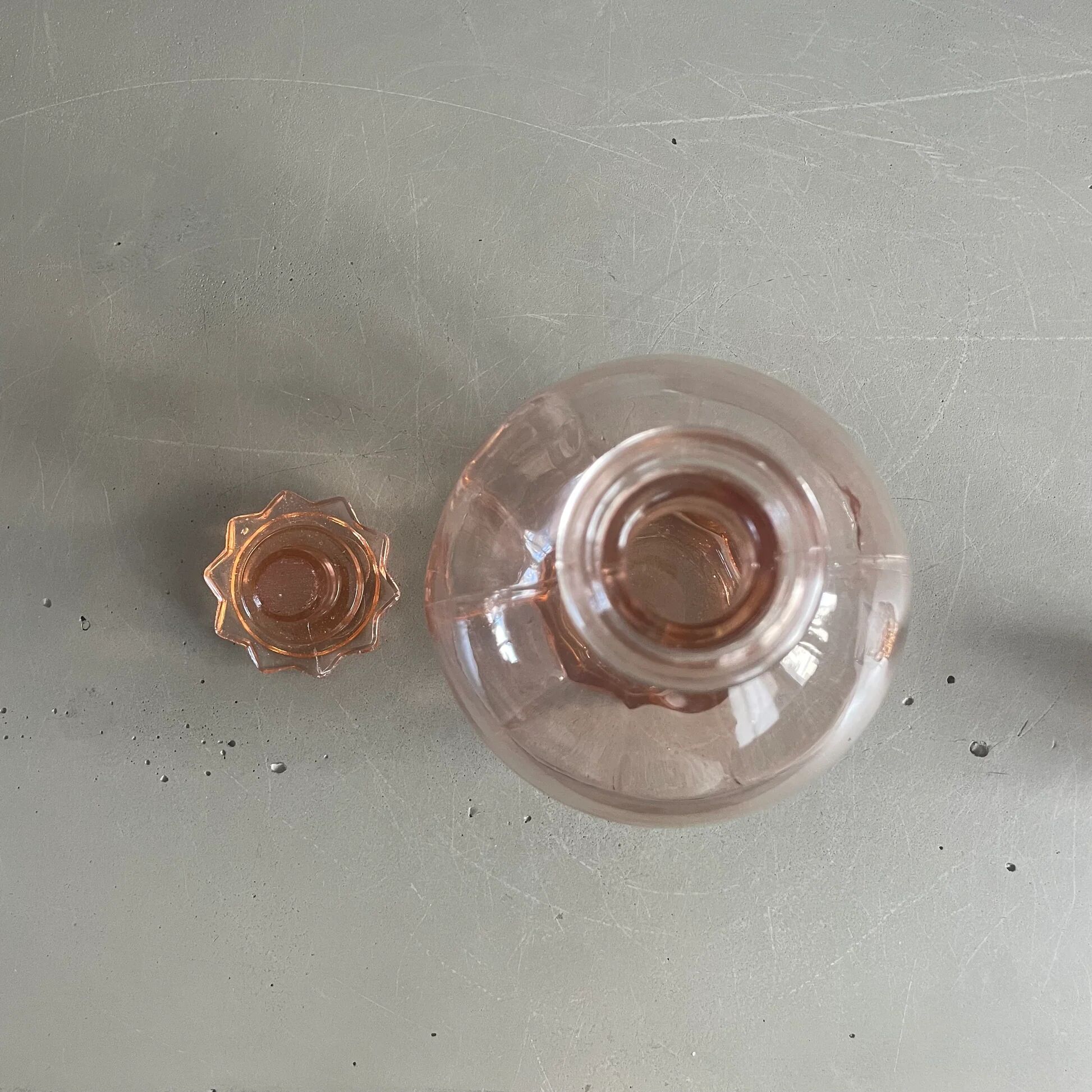 Service à liqueur en verre rosé