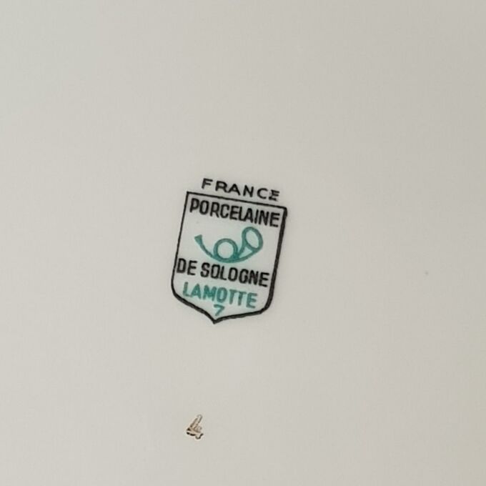 Porcelain presentation dish