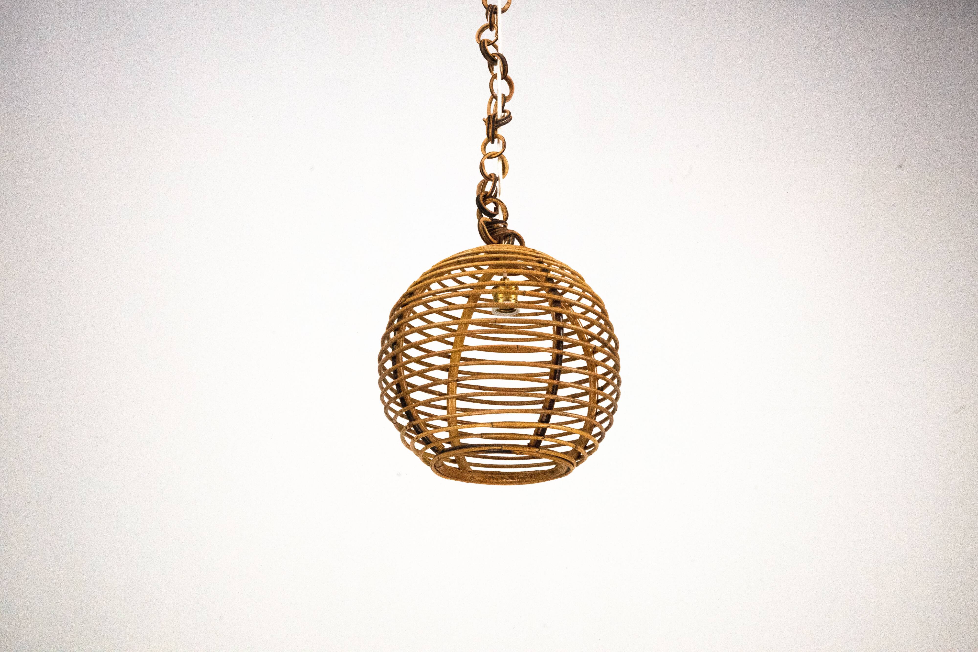 Chandelier en bambou sphérique vintage des années 1950