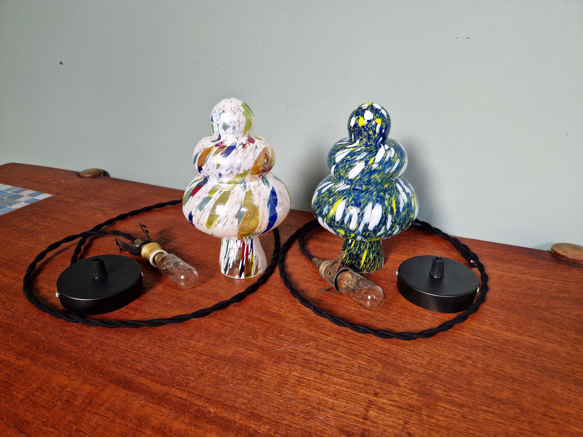 Duo de suspensions en verre soufflé multicolore, Murano, 1950-60