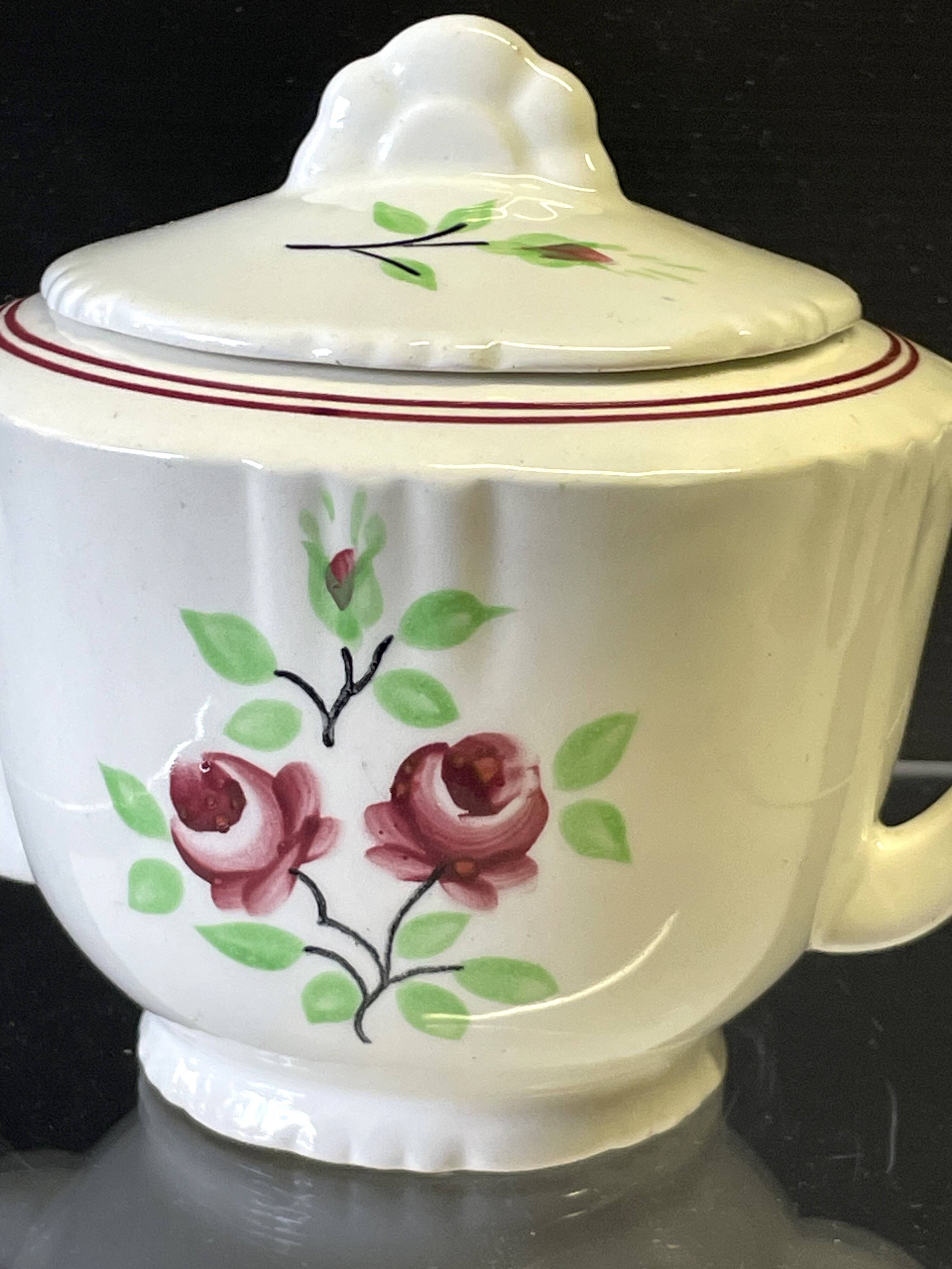 Very nice sugar bowl from Moulin des Loups in very good condition.