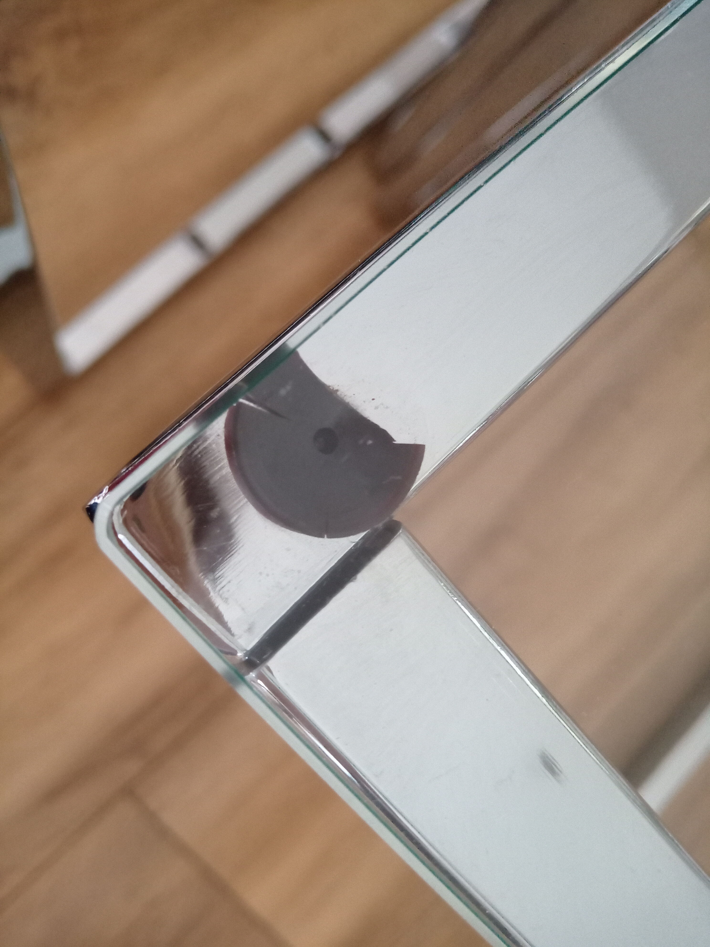 Tables basses gigognes design plateaux en verre transparent et piètements chromés