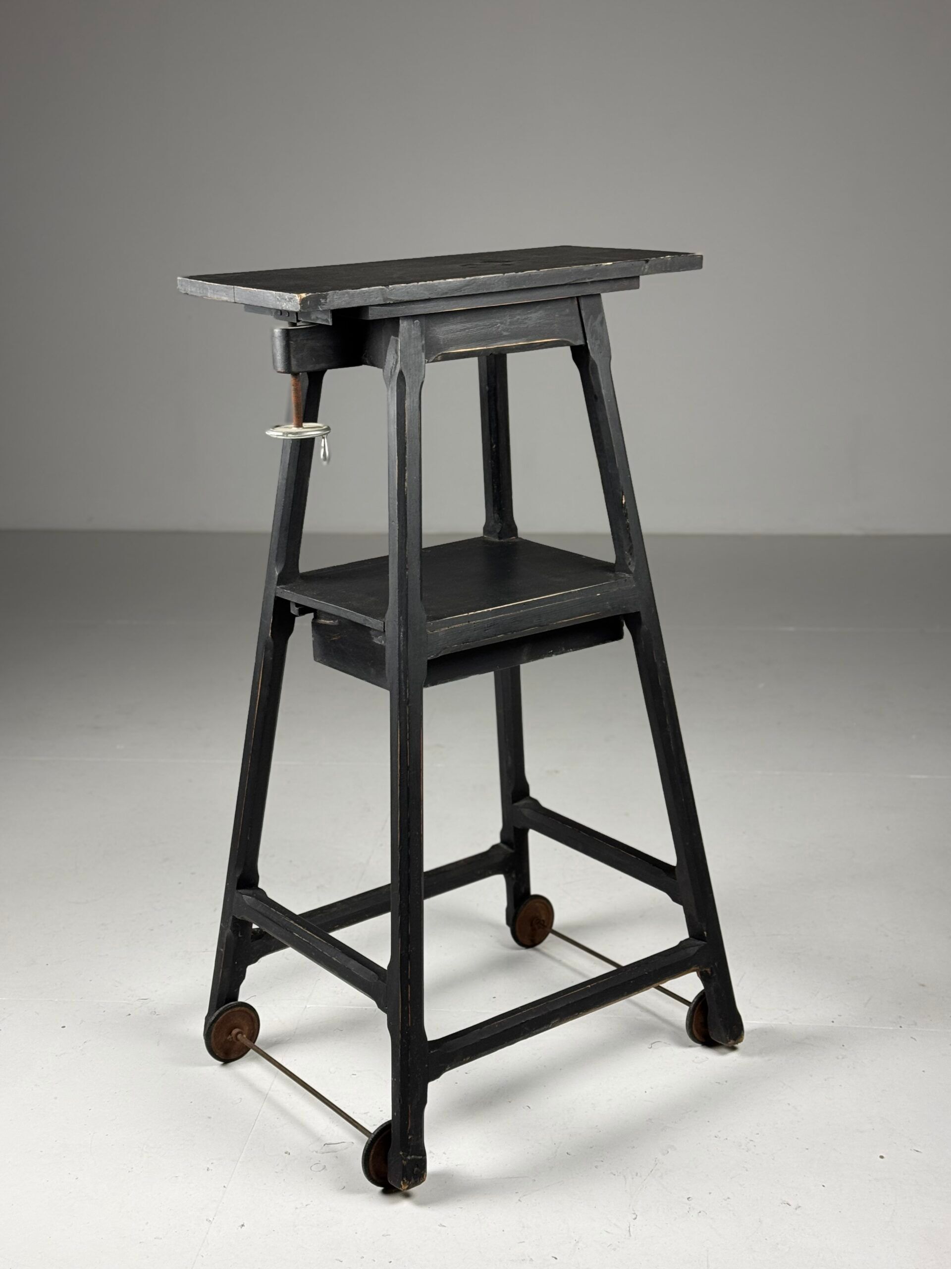 Sculpture pedestal column black